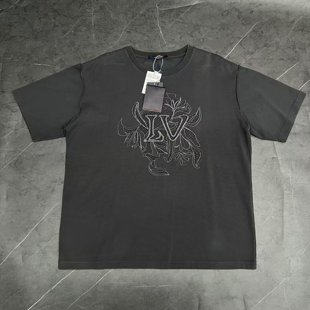 Louis Vuitton louis vuitton embroidered logo short sleeve tee Size US XXL / EU 58 / 5 - 1 Thumbnail