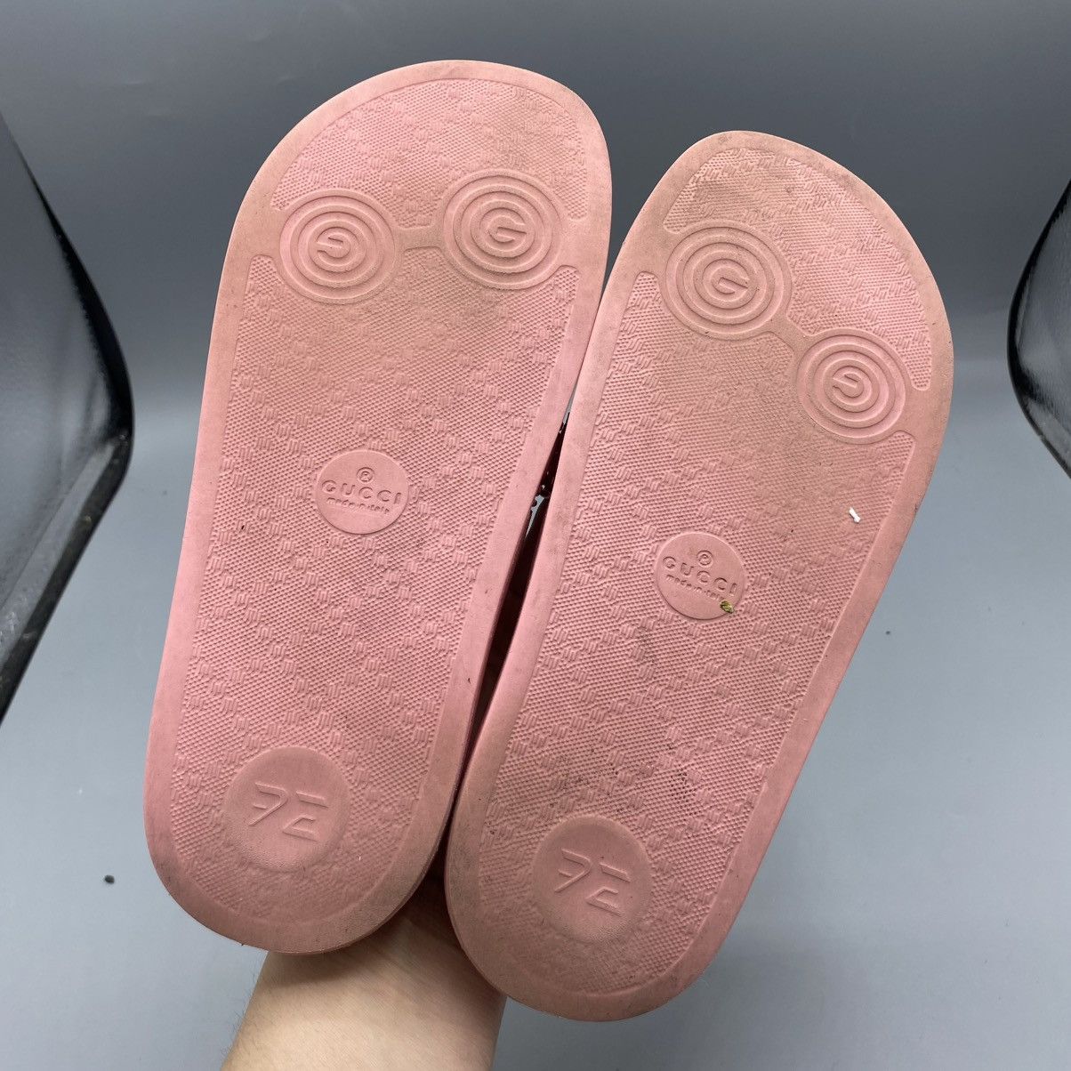Gucci Gucci Rose Pink Rubber GG Logo Slide Authentic36 5.5/6 Size US 5.5 / IT 35.5 - 7 Thumbnail