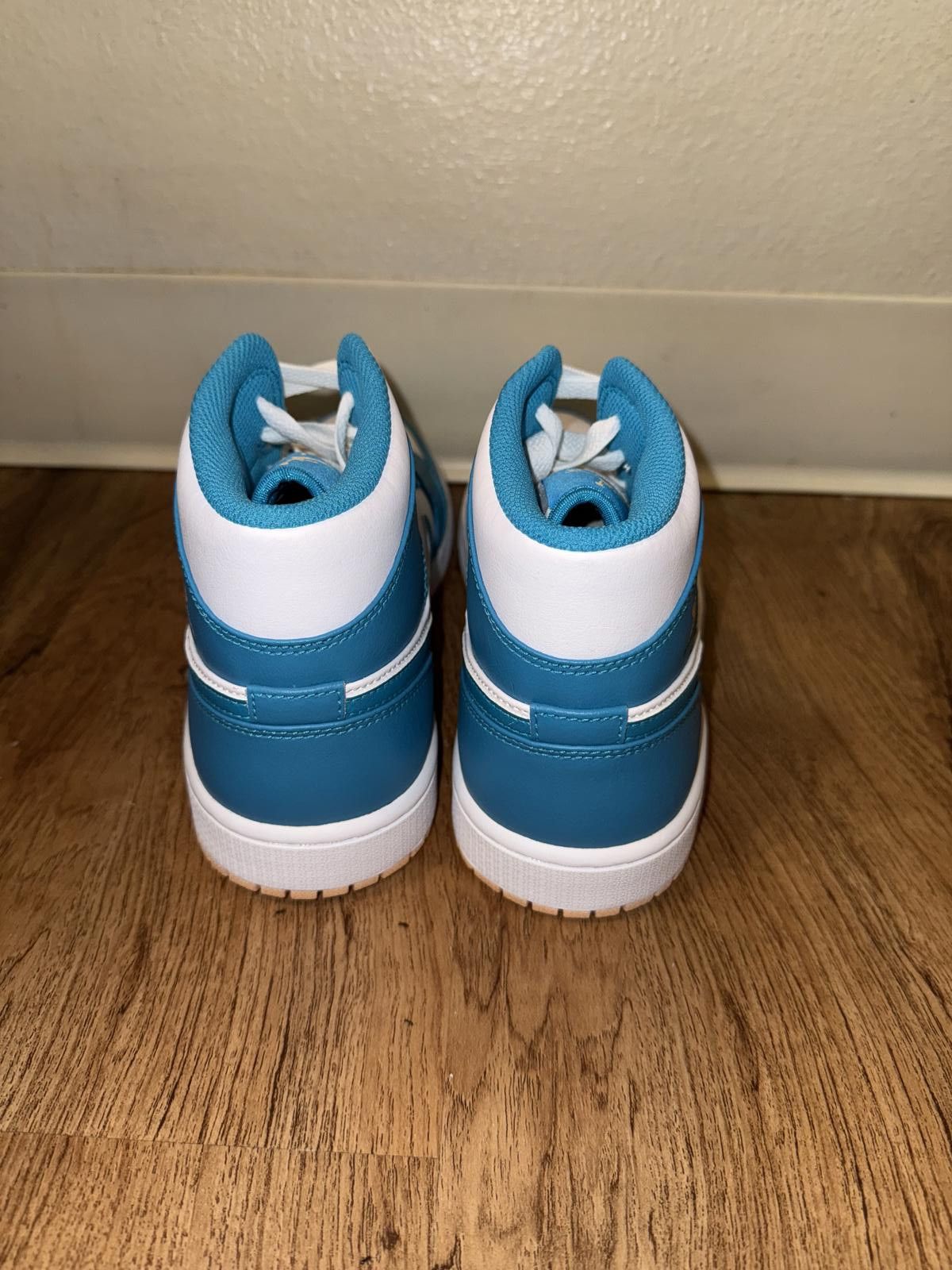 Nike Jordan 1 Mid Aquatone Sample Size US 9 / EU 42 - 2 Thumbnail