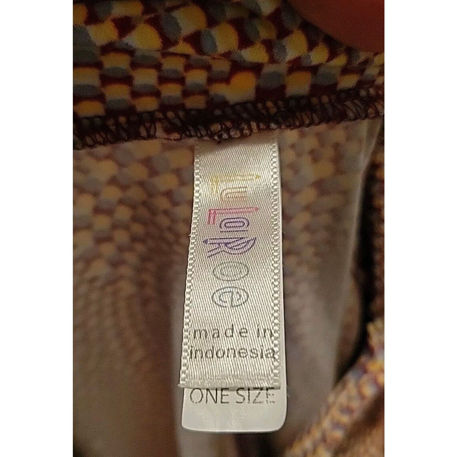 Other Woman’s Active Wear LuLaRoe Spiral Leggings One Size Size 28" / US 6 / IT 42 - 5 Thumbnail