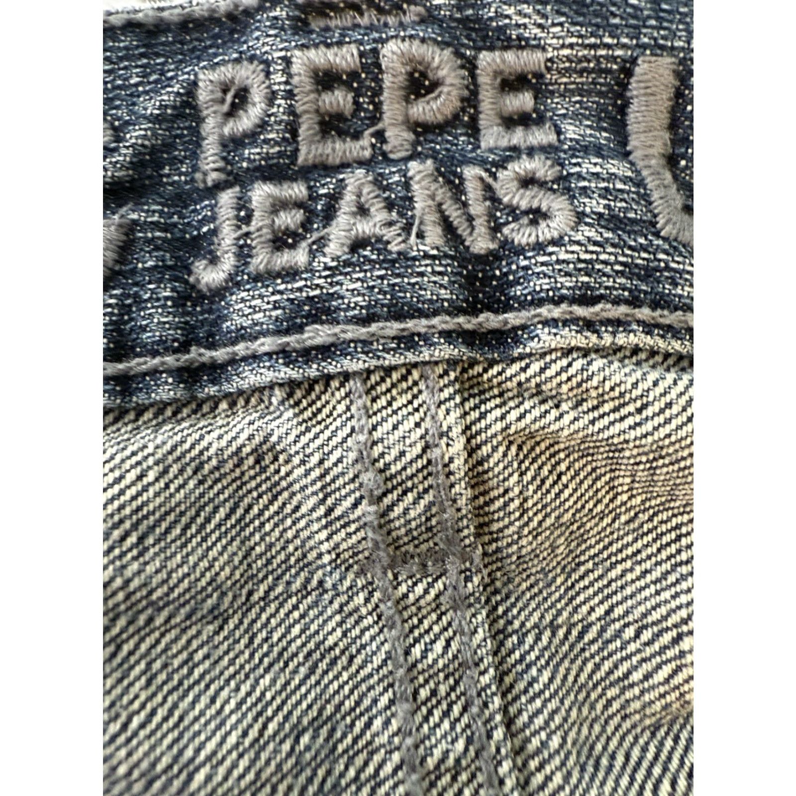 Pepe Jeans VINTAGE Pepe Jeans London Jeans Shorts Mens 42 Blue Denim Bermuda 90s Hip Hop Grunge Distressed Regular Inseam 14 in Boys? Size US 42 / EU 58 - 4 Thumbnail