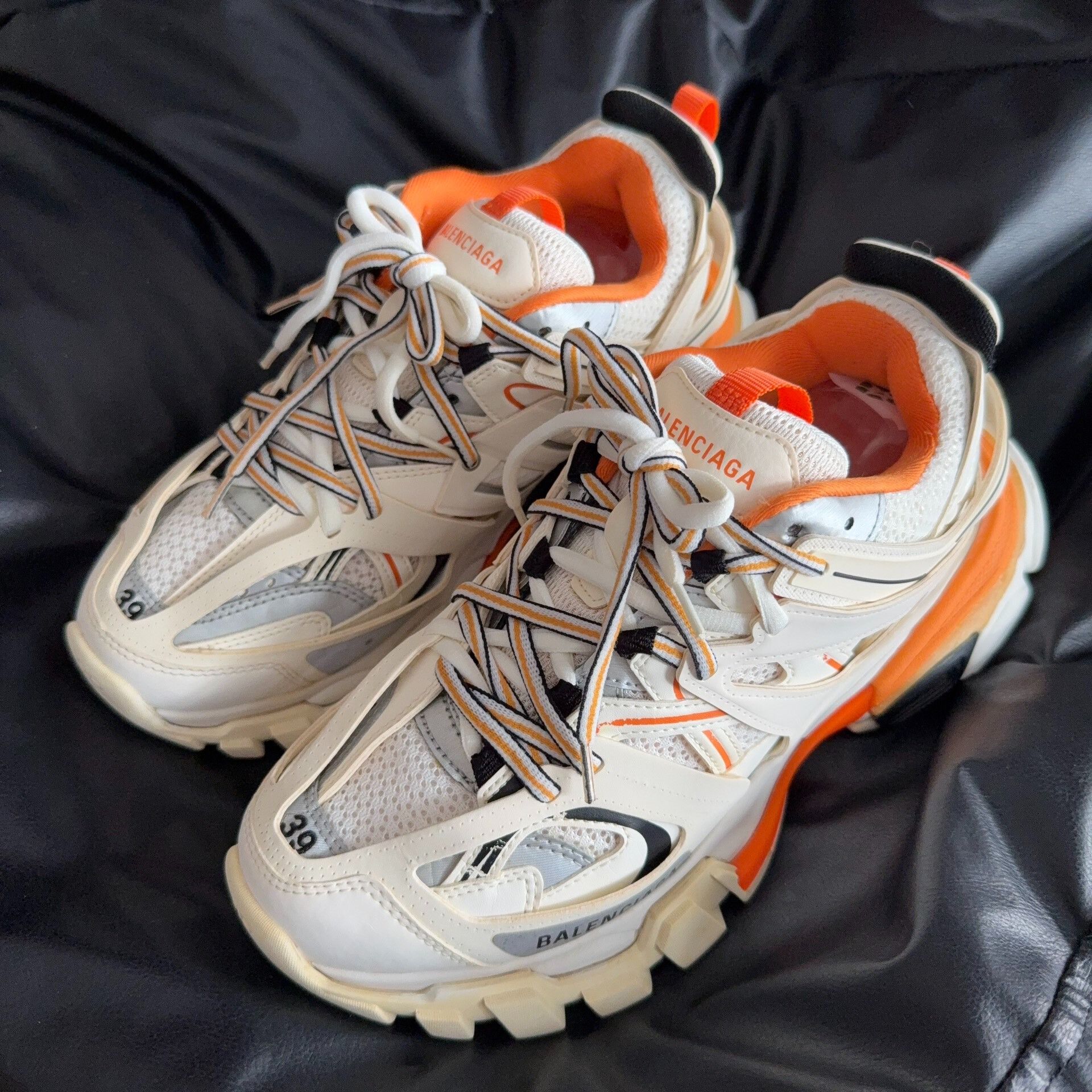 Balenciaga Balenciaga White Lowtop Sneakers 39 Women Size US 8.5 / IT 38.5 - 1 Thumbnail