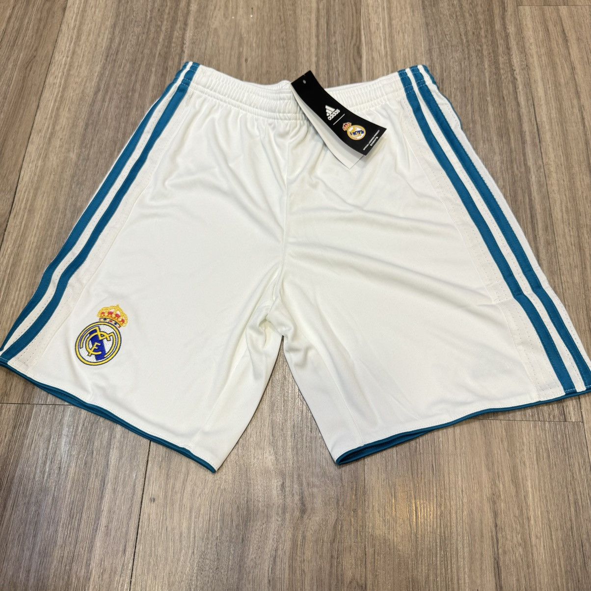 Other (Youth size)Real Madrid 17/18 home short (Bnwt) Size US 26 / EU 42 - 1 Thumbnail