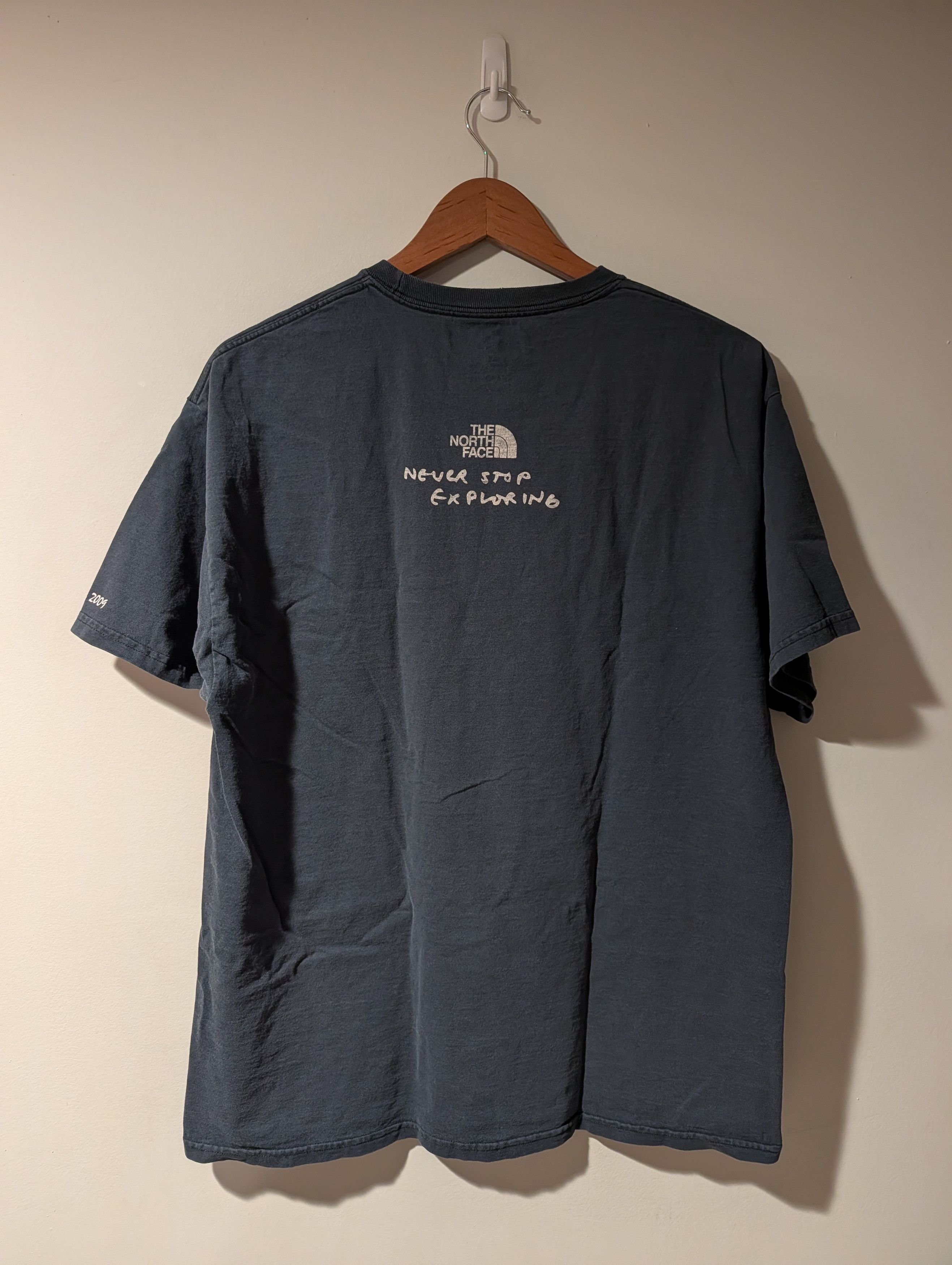 The North Face Vintage The North Face Never Stop Exploring Tech T-Shirt Size US L / EU 52-54 / 3 - 9 Thumbnail