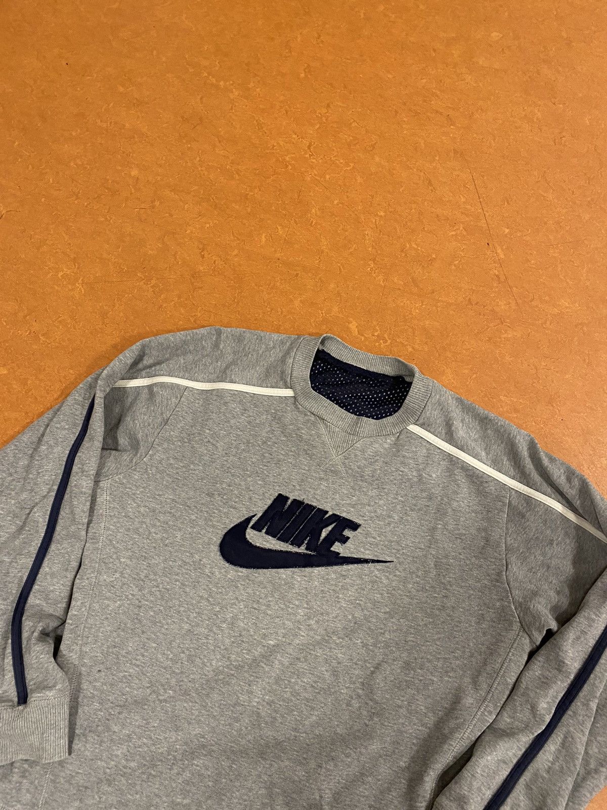 Nike × Vintage Vintage Nike Big Logo Sweatshirt Grey 2005-2007 Size US M / EU 48-50 / 2 - 1 Thumbnail