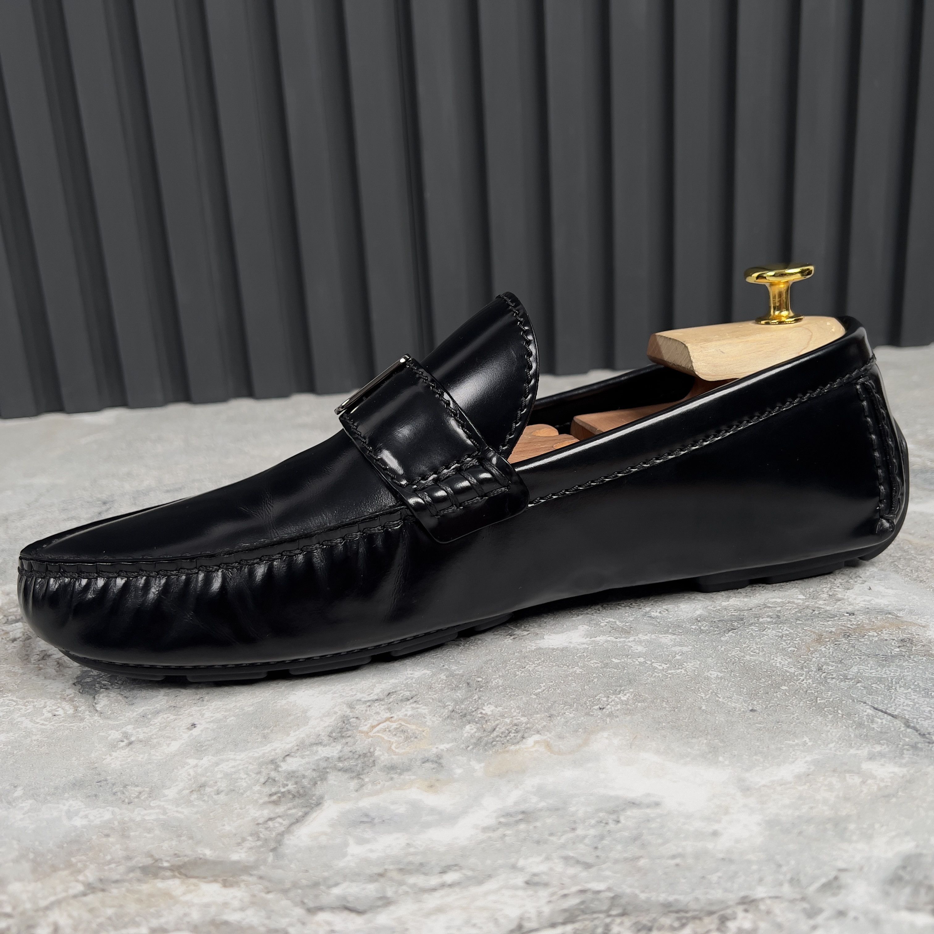 Louis Vuitton Louis Vuitton Racetrack Driving Moccasin Glazed Leather Size US 9 / EU 42 - 8 Thumbnail