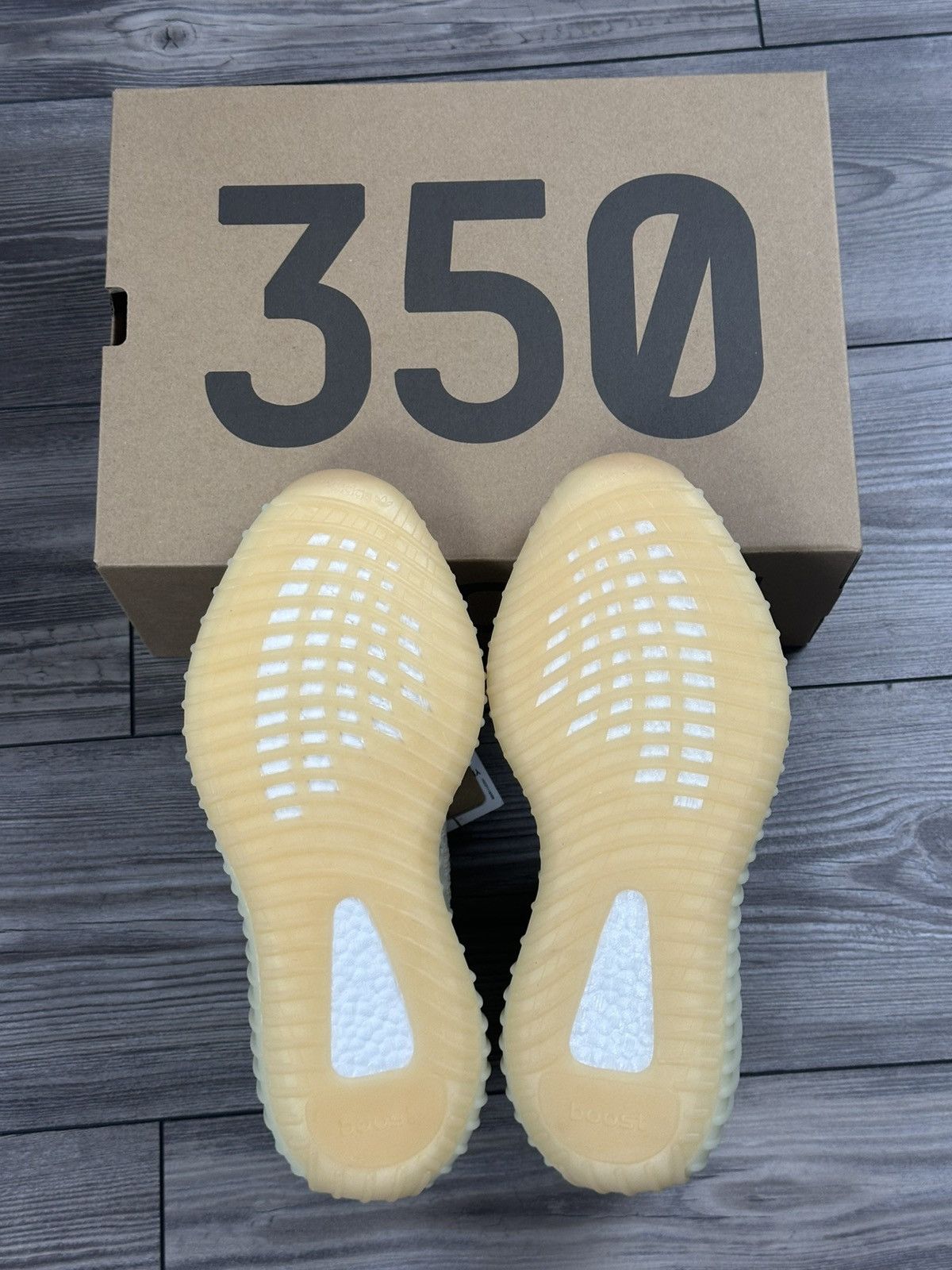 Yeezy Adidas Yeezy Boost 350 V2 Light Size US 11 / EU 44 - 9 Thumbnail