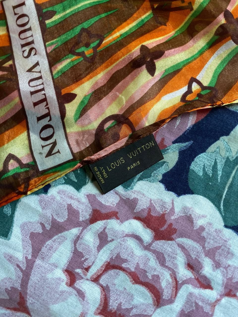 Louis Vuitton Louis Vuitton Multicolor Silk Geometric Shawl Scarf . Size ONE SIZE - 2 Thumbnail