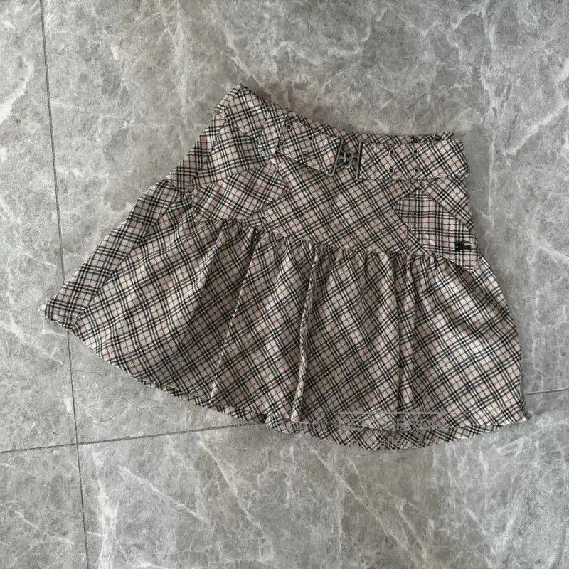 Burberry Burberry Women’s Khaki Cotton Mini Skirt. Size 23" - 1 Thumbnail