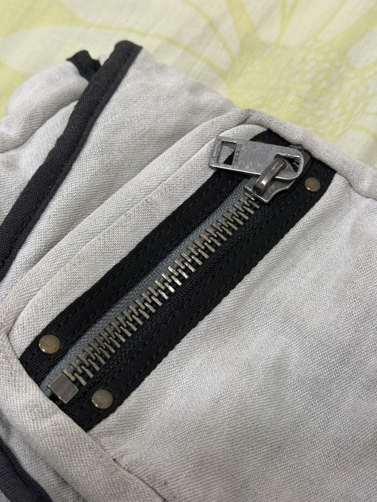 Diesel Vtg Y2K Diesel Crossbody Bag Size ONE SIZE - 9 Thumbnail