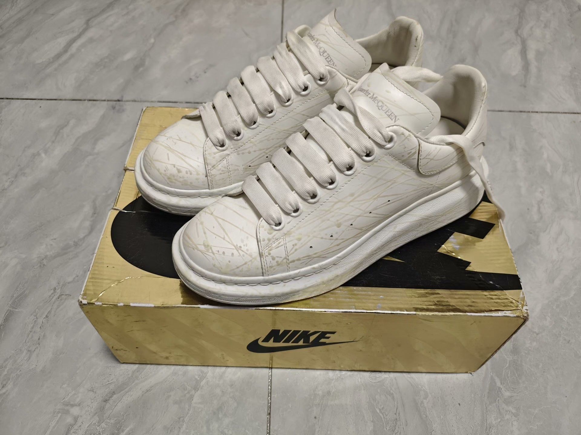 Alexander McQueen Alexander McQueen Lowtop Sneakers 7 Men Size US 7 / EU 40 - 1 Thumbnail