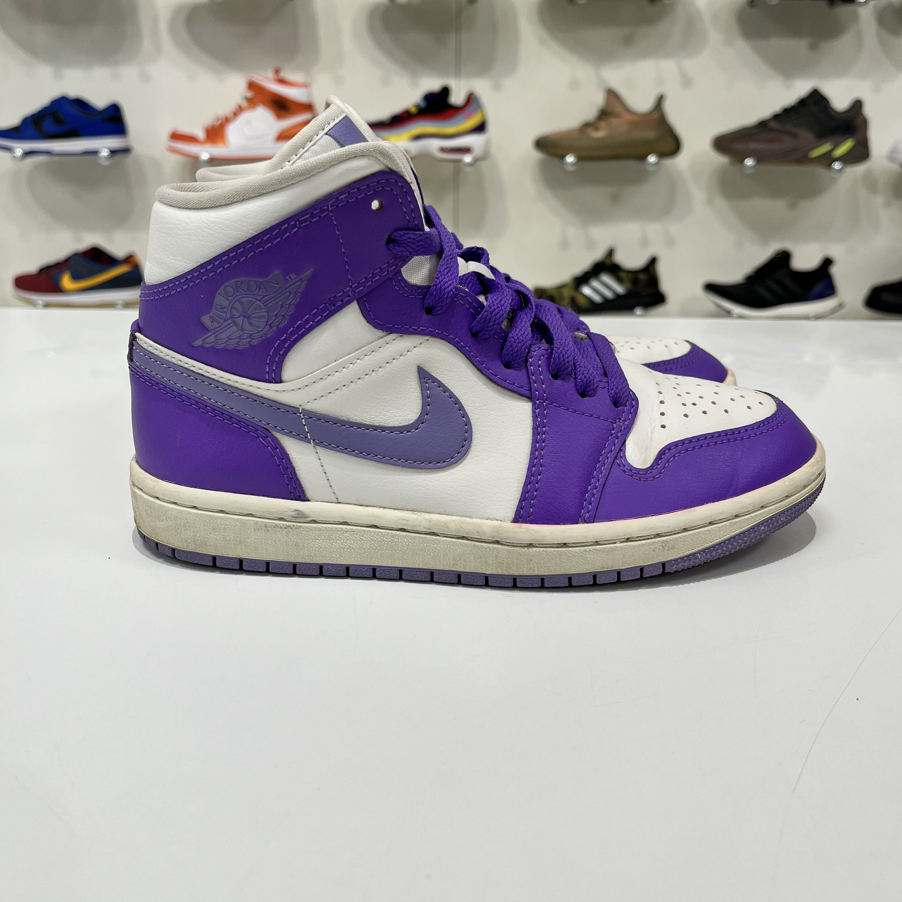 Nike Air Jordan 1 Mid Action Grape (W) Size US 5.5 / IT 35.5 - 7 Thumbnail
