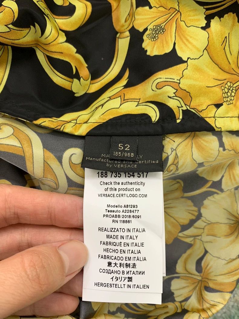 Versace Versace Yellow printed letter hooded jacket Size US L / EU 52-54 / 3 - 4 Thumbnail