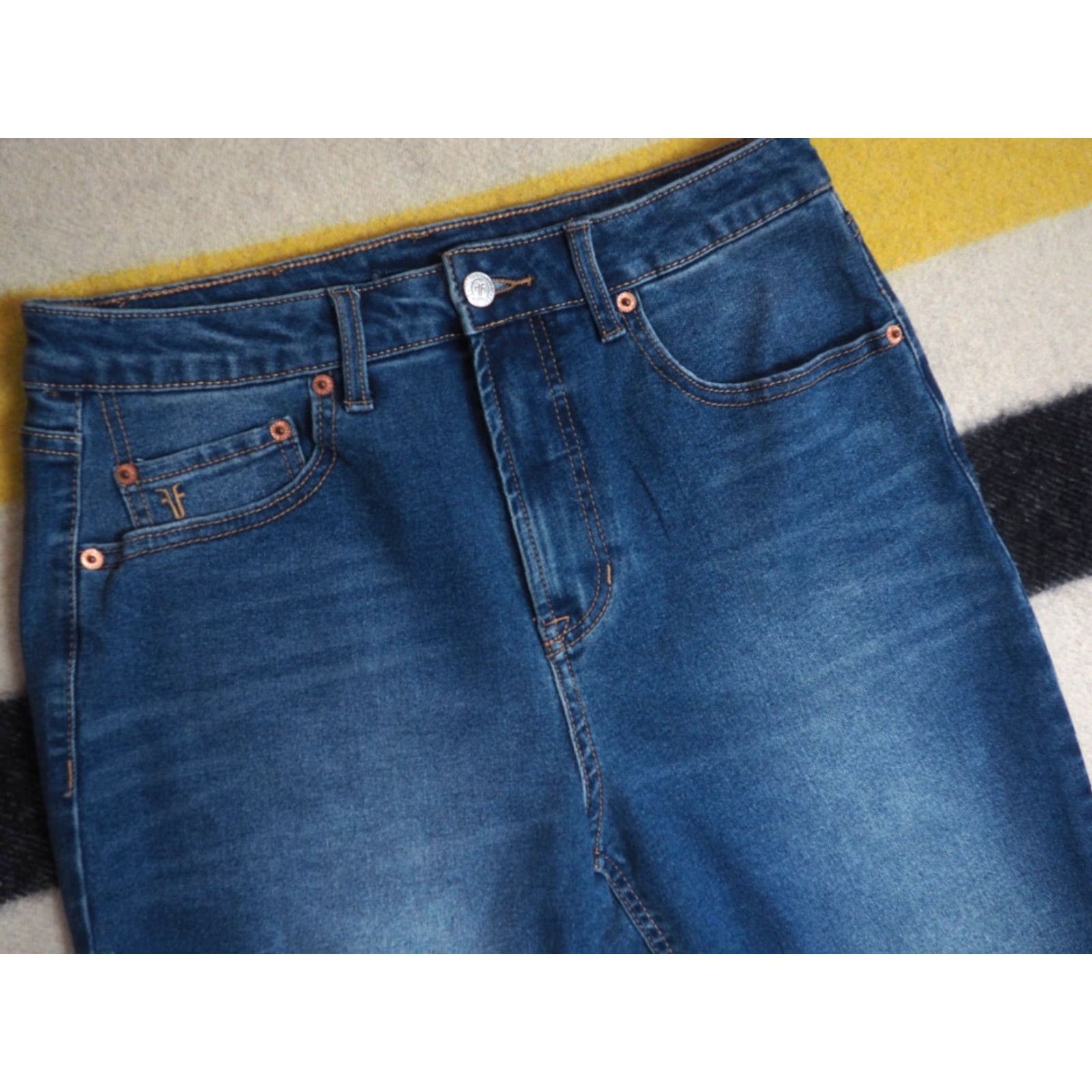 Frye Frye Jeans Tapered Boho Denim Logo 30x28 Womens 6 Blue Size 28" / US 6 / IT 42 - 3 Thumbnail