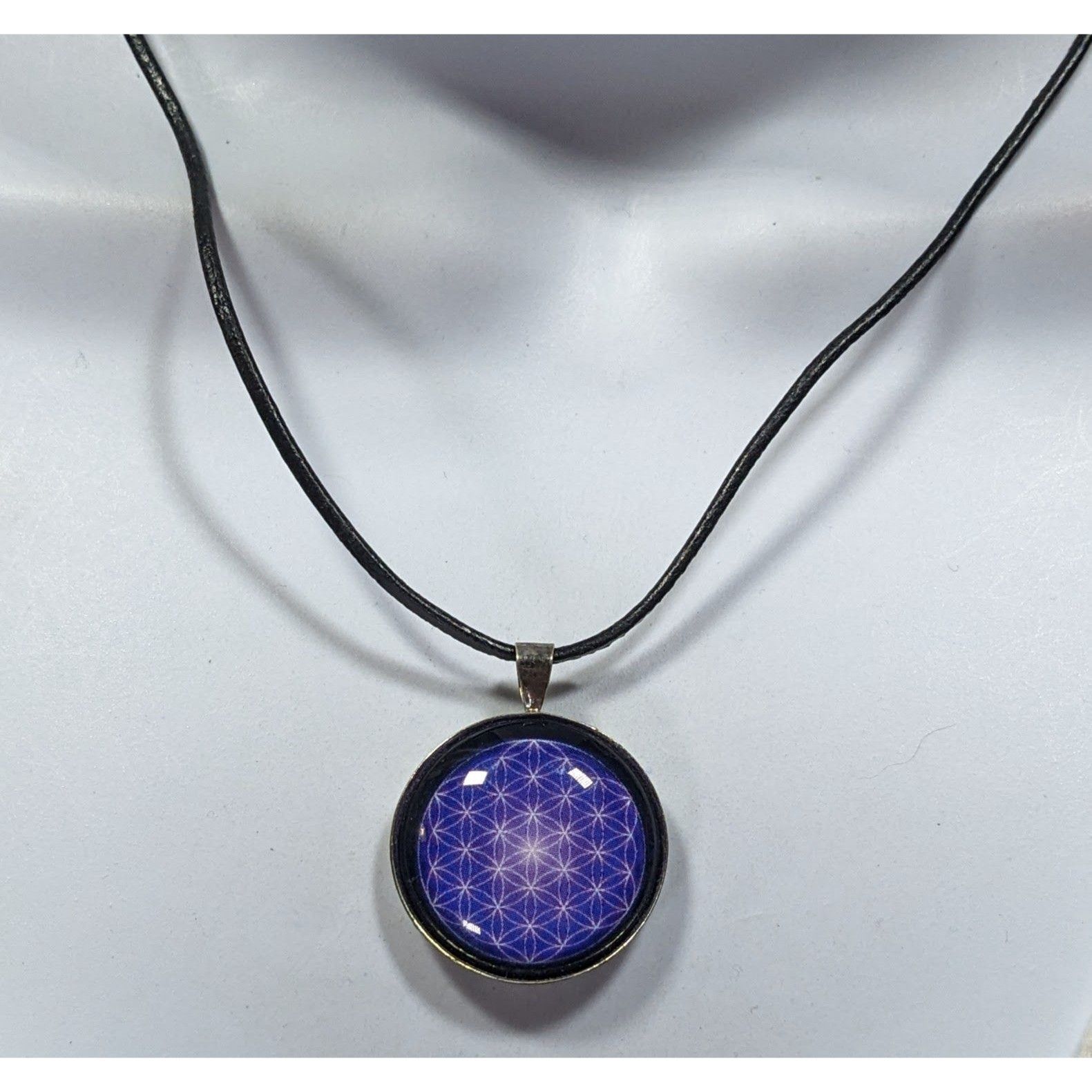 Other Blue And White Geometric Cabochon Pendant Necklace Size ONE SIZE - 3 Thumbnail