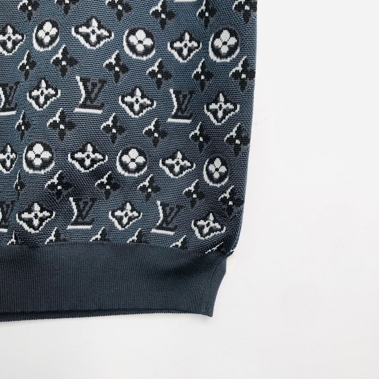 Louis Vuitton Louis Vuitton Monogram Silk Short Sleeve Polo Shirt K26WX Size M / US 6-8 / IT 42-44 - 4 Thumbnail