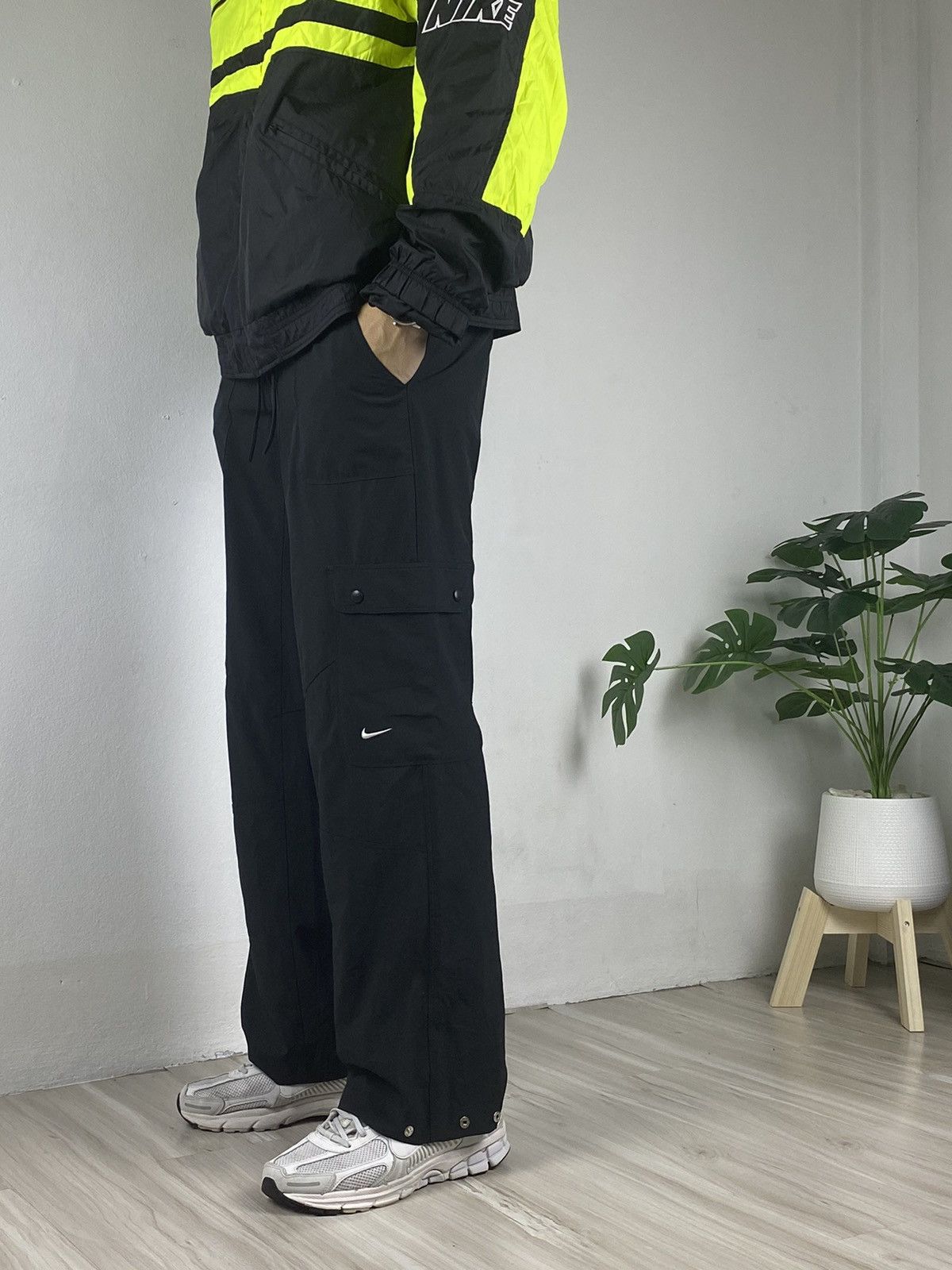 Nike Vintage Y2K Nike Cargo Nylon Pants Fit Drill 00s Swoosh Size US 28 / EU 44 - 1 Thumbnail
