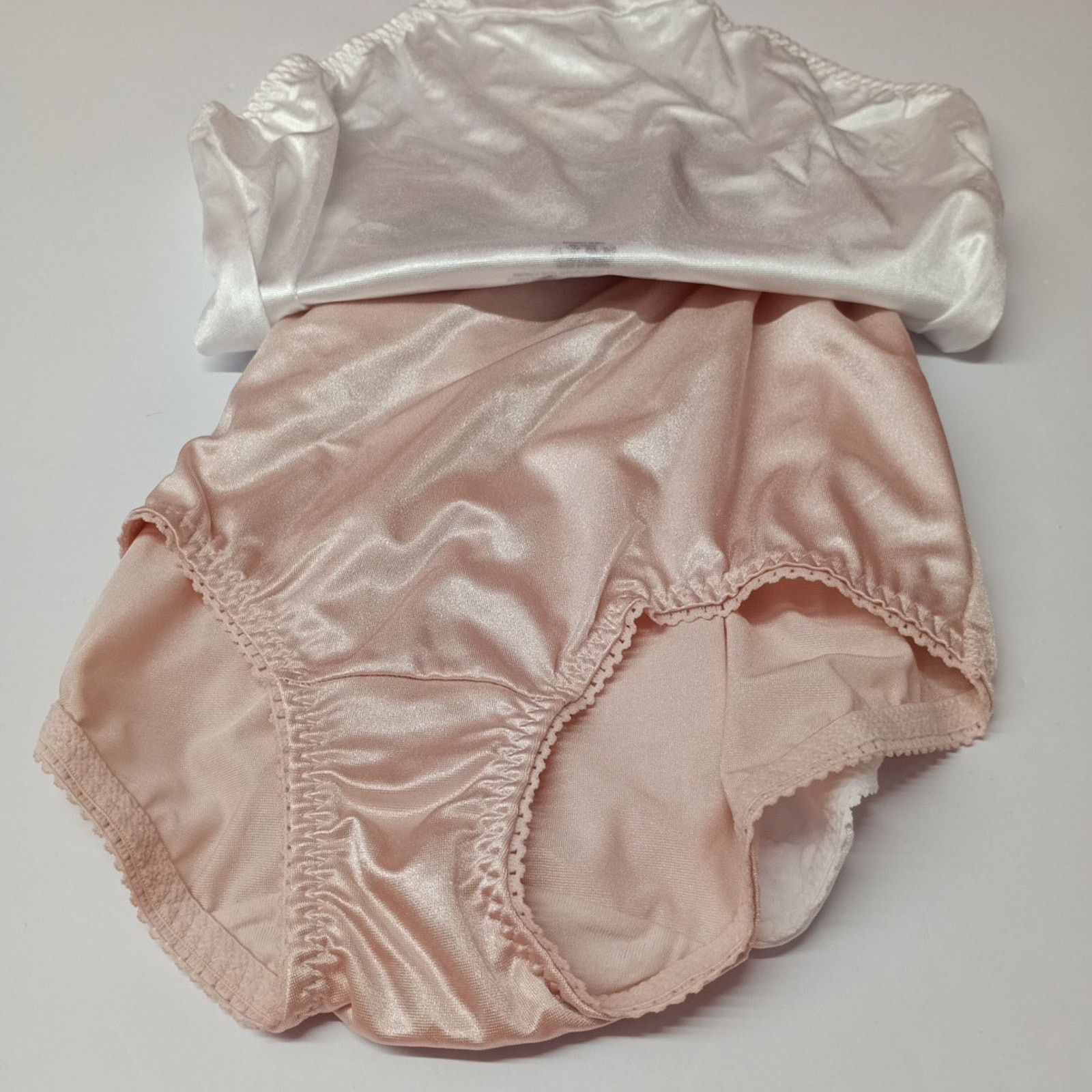 Other Vanity Fair Light Control Undershapers 3 Pack Brief M/6 Size ONE SIZE - 3 Thumbnail