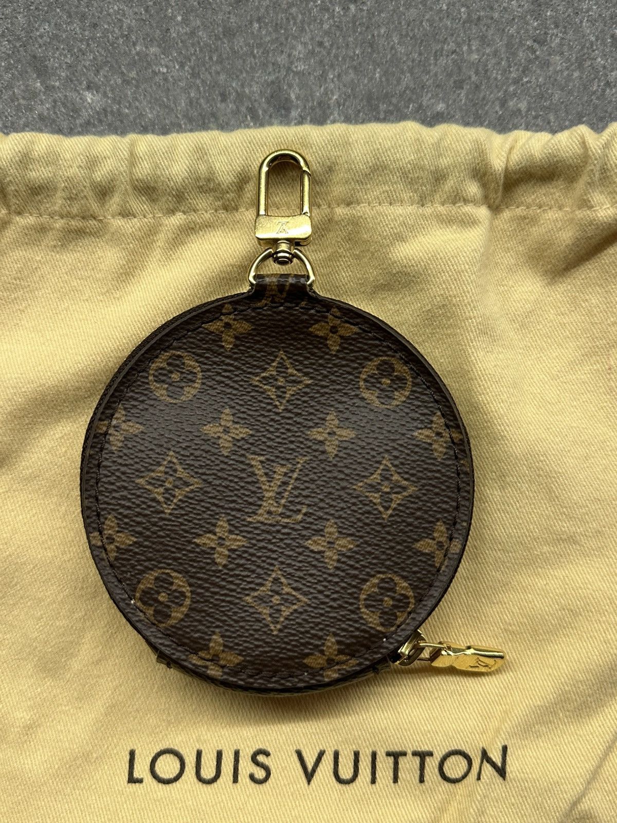 Louis Vuitton Louis Vuitton Multi Pochette Monogram Rare Round Coin Purse Size ONE SIZE - 8 Thumbnail