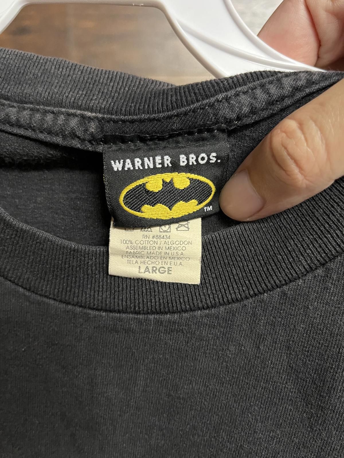 Warner Bros VTG Faded Batman Logo T-shirt - Cracked Print Tee 2001 -L Size US L / EU 52-54 / 3 - 3 Thumbnail