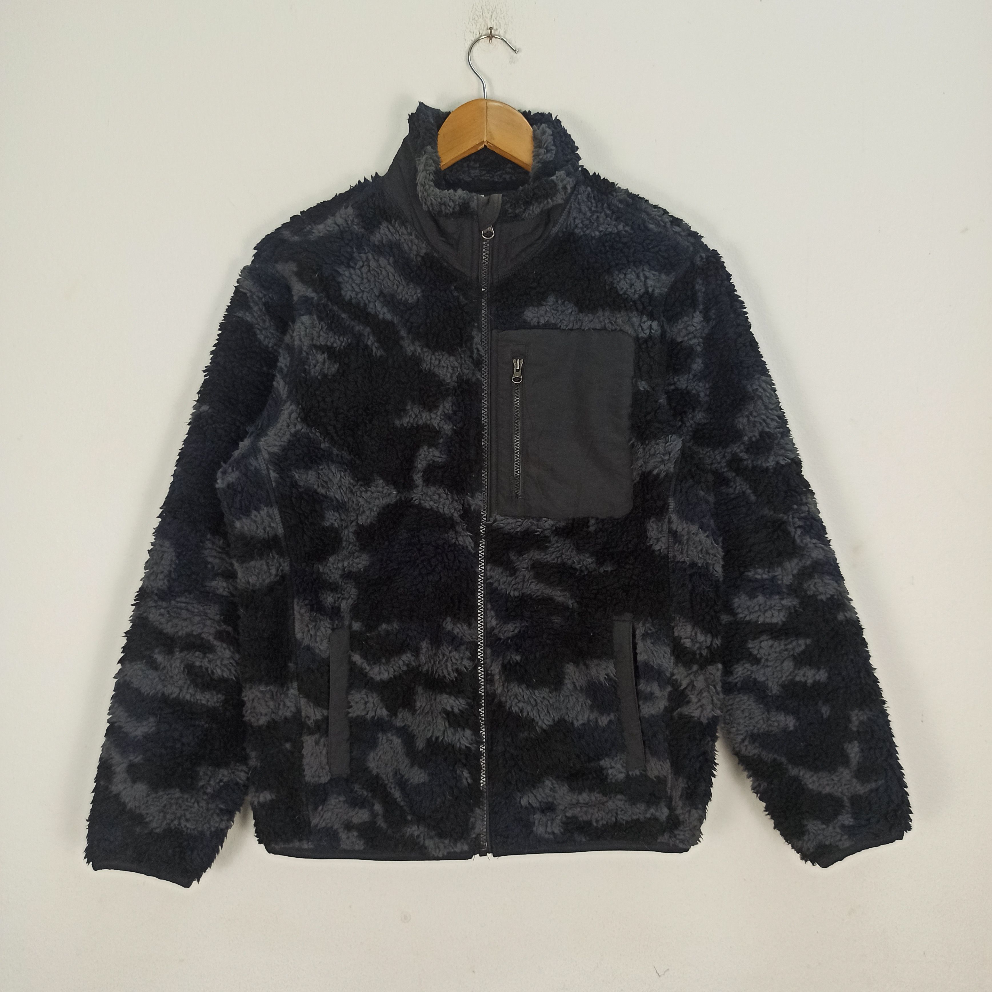 Japanese Brand Uniqlo Camo Fleece Deep Pile Sherpa Jacket