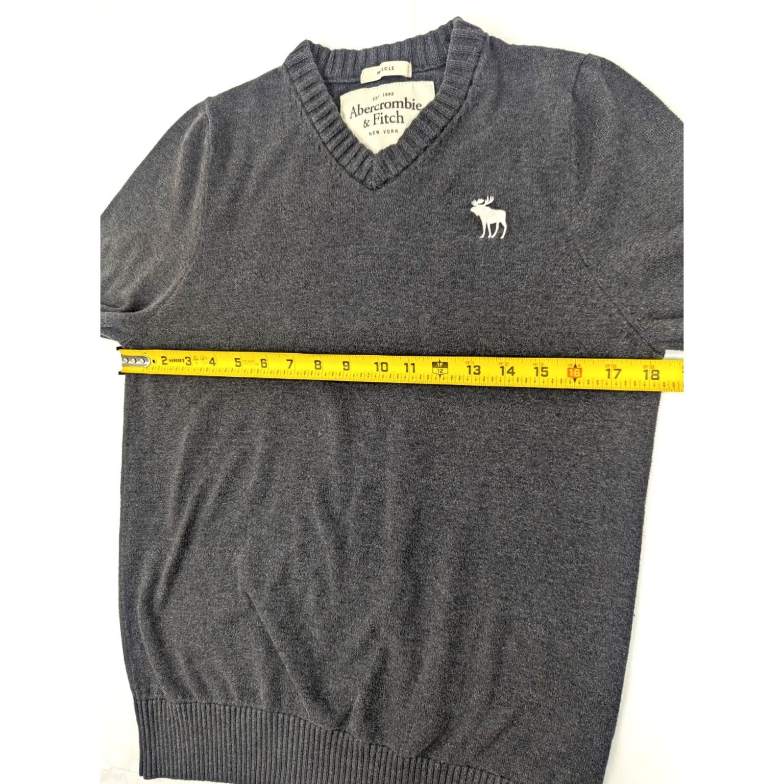 Abercrombie & Fitch Abercrombie & Fitch Muscle Gray Knit V-Neck Sweater Men L Pullover White Moose Size US L / EU 52-54 / 3 - 6 Thumbnail