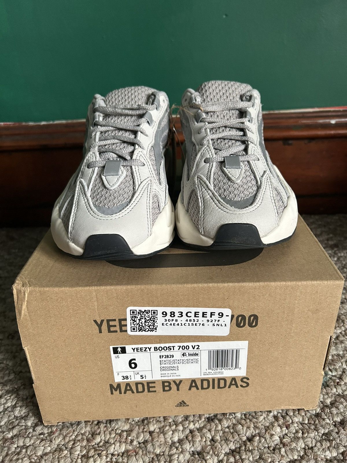 Adidas × Yeezy Yeezy Boost 700 V2 - STATIC Size US 6 / EU 39 - 9 Thumbnail