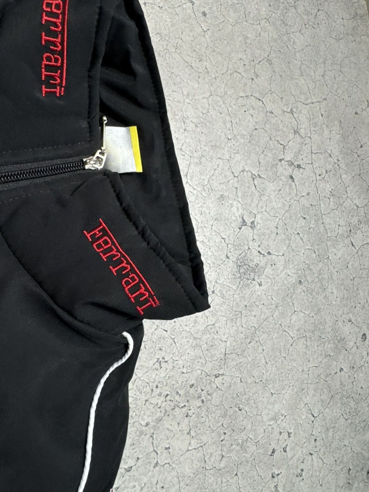 Ferrari Ferrari F1 Racing Bomber Jacket Hype Rare Big Logo Size US L / EU 52-54 / 3 - 6 Thumbnail