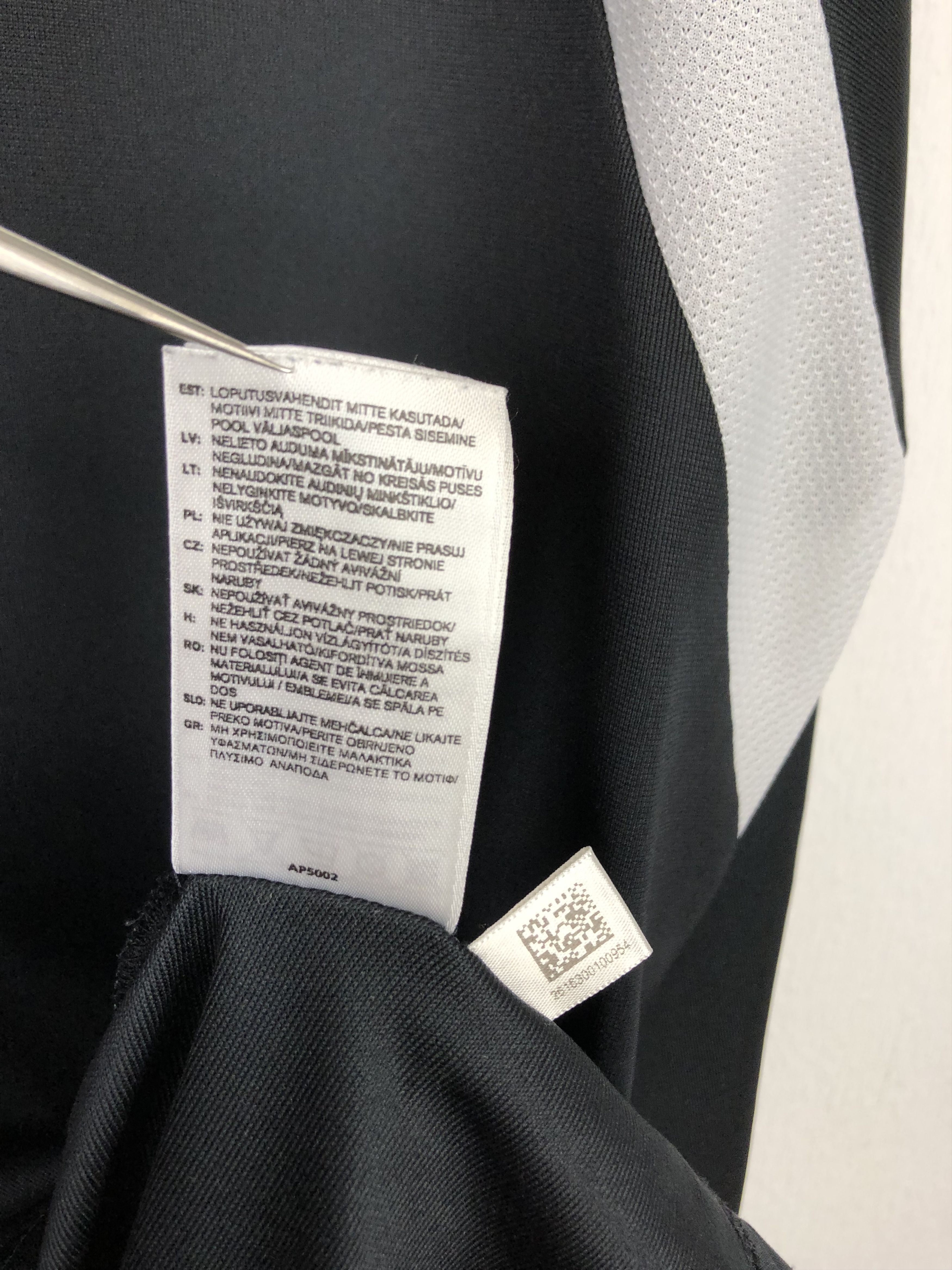 Adidas Vintage Adidas Newcastle United Football Train Jacket Size US L / EU 52-54 / 3 - 9 Thumbnail