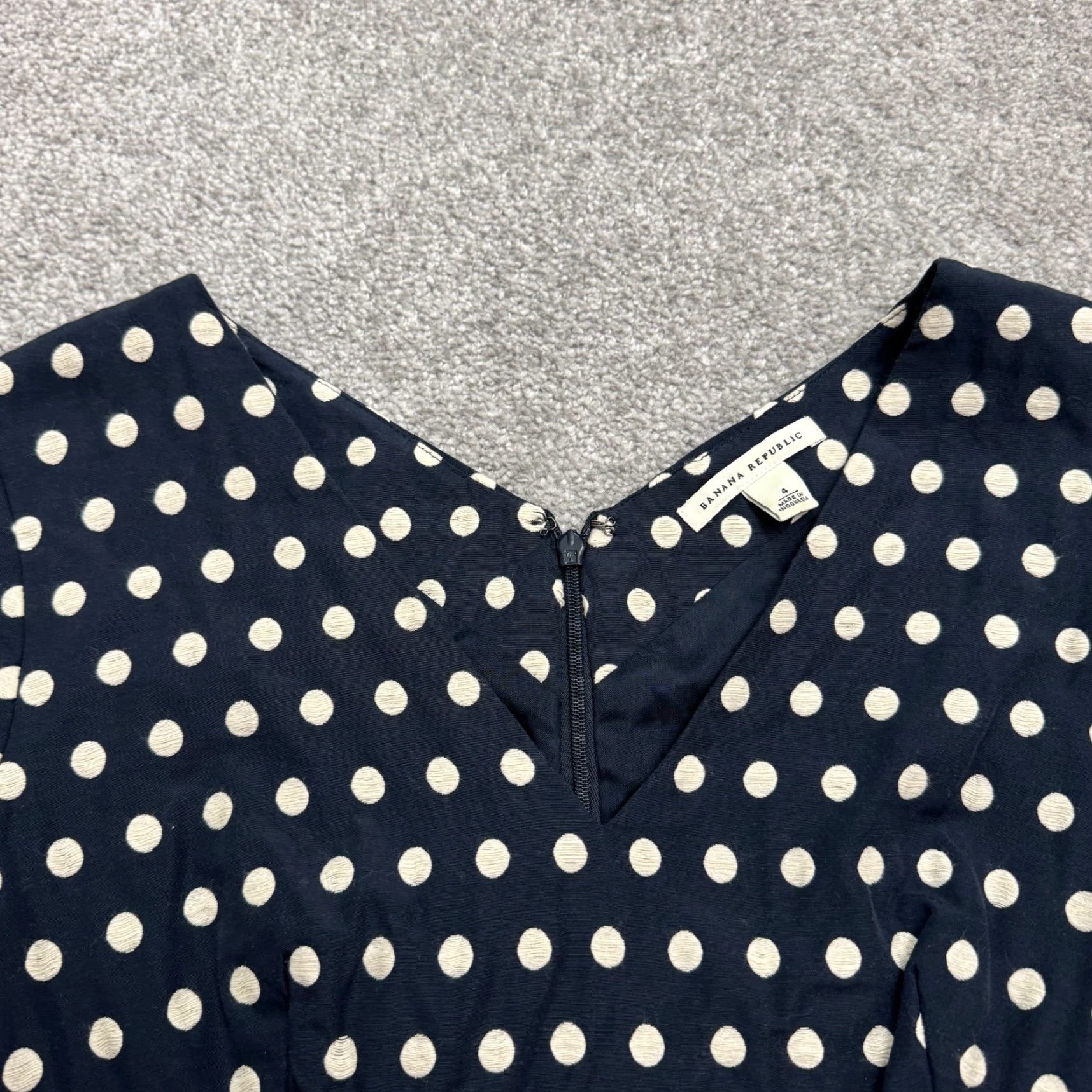 Banana Republic Banana Republic Polka Dot Midi Sheath Dress Women 4 Navy White Cap Sleeve V-Neck Size S / US 4 / IT 40 - 3 Thumbnail