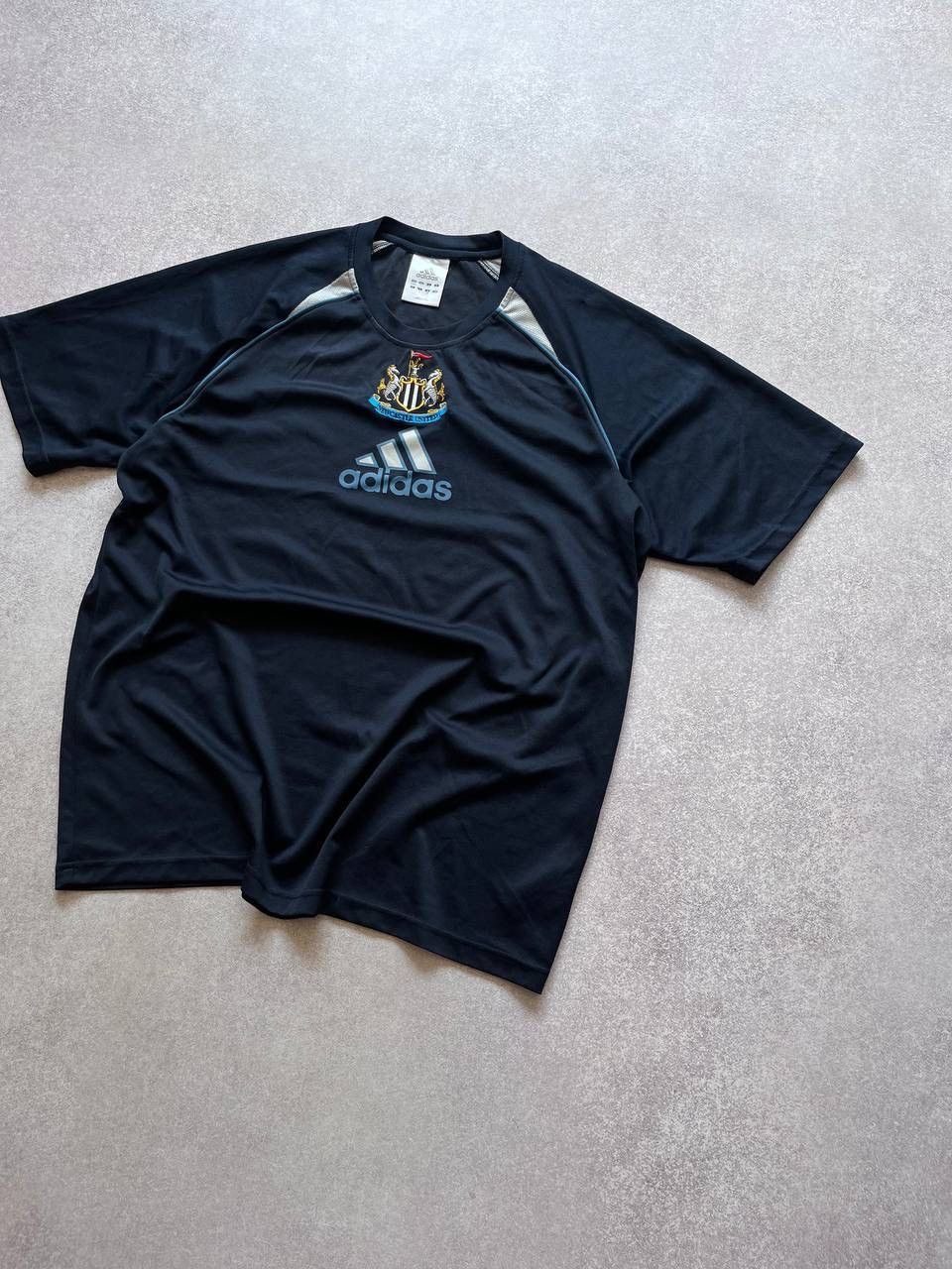 Adidas Vintage Adidas New Castle Jersey T-shirt Block M Size US M / EU 48-50 / 2 - 2 Thumbnail