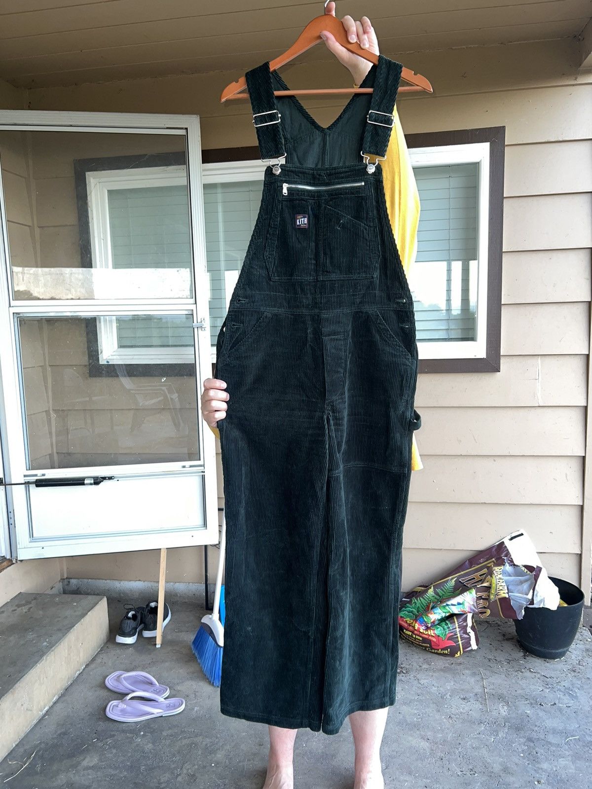 Kith Kith Cotton Corduroy Overalls in Forest Green Size 27" / US 4 / IT 40 - 4 Thumbnail