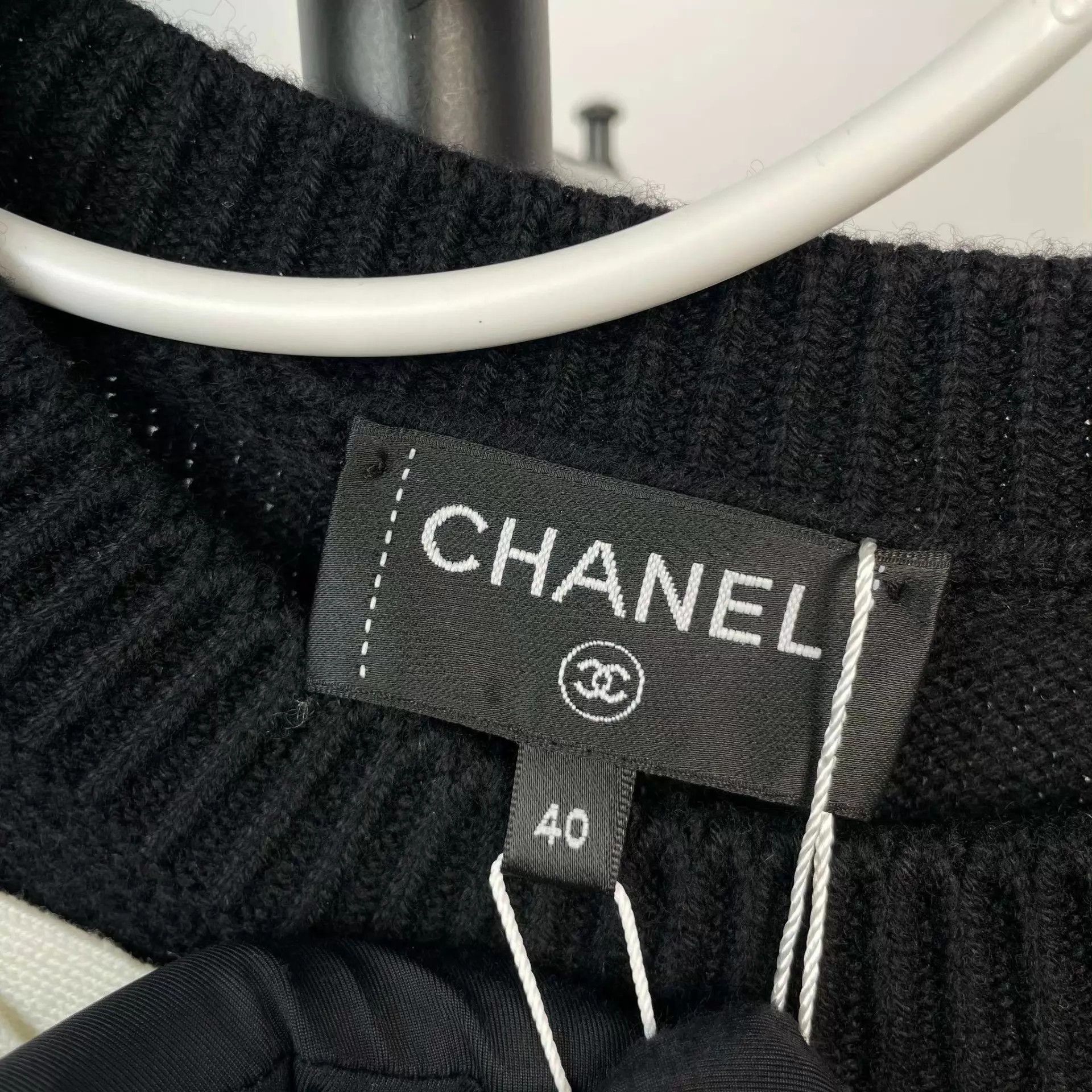 Chanel New 40 Black/White 3D bow long-sleeve knit dress Size M / US 6-8 / IT 42-44 - 4 Thumbnail