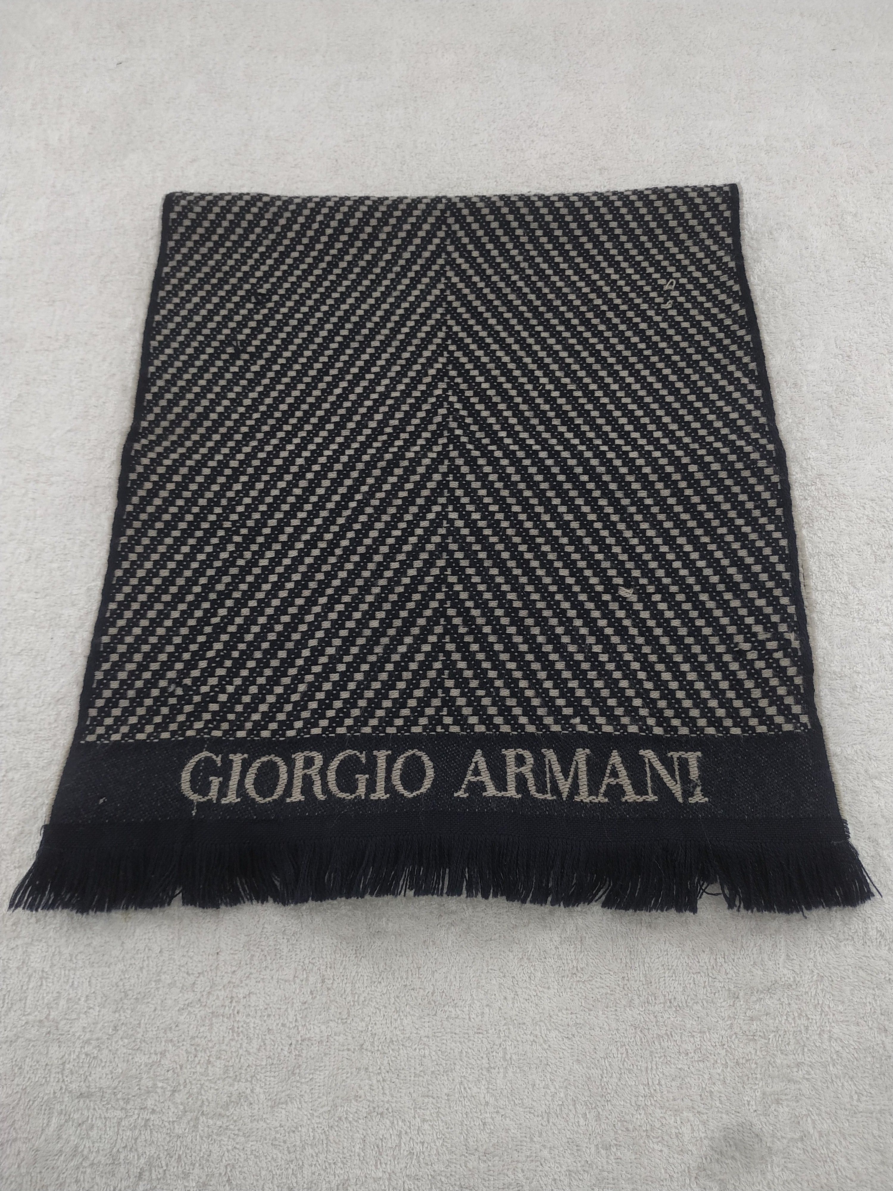 Giorgio Armani Vintage Giorgio Armani Scarf/Muffler/Neckwear MF335 Size ONE SIZE - 1 Thumbnail