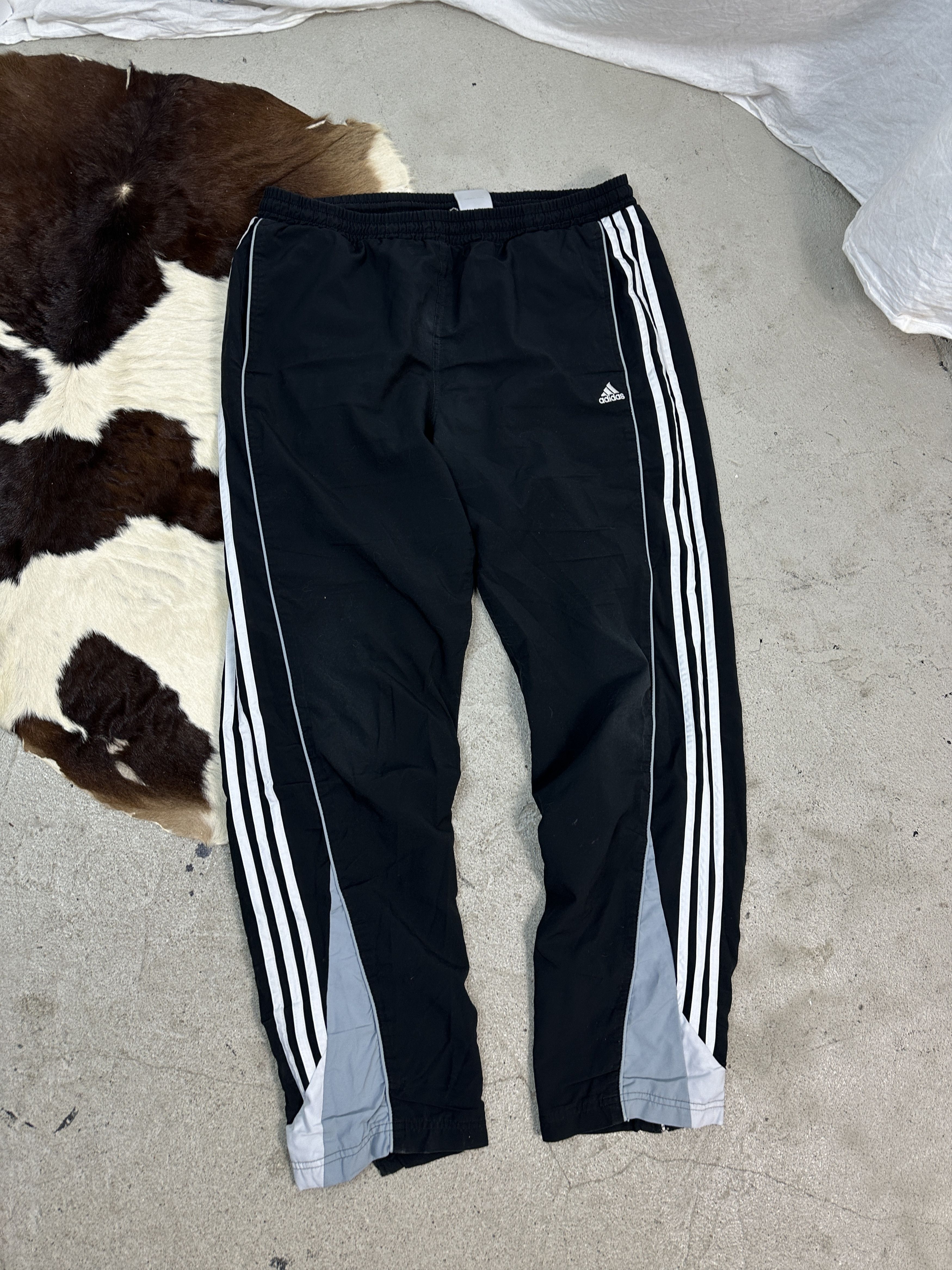 Adidas × Vintage Vintage Sportswear Archive Baggy Adidas Y2K Sweatpants Size US 34 / EU 50 - 1 Thumbnail