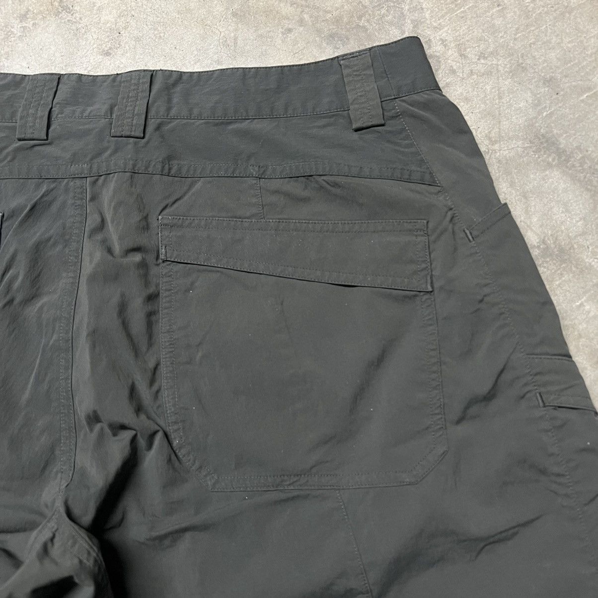 Arc'teryx × Vintage Vintage Arc’Teryx Asymmetrical Pocket Outdoor Shorts Size US 34 / EU 50 - 6 Thumbnail