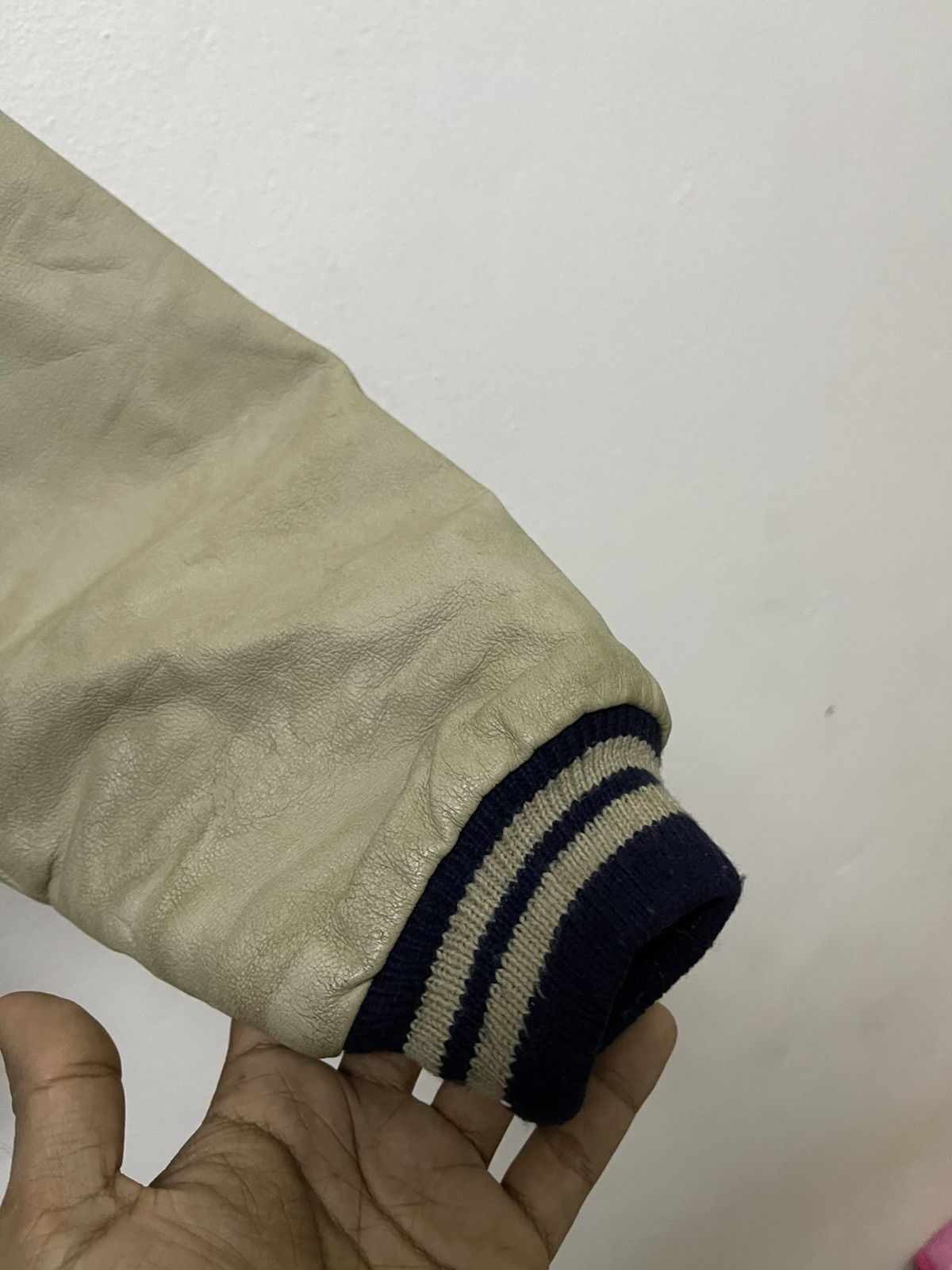 Japanese Brand 2000s SUNTORY BOSS COFFEE VARSITY LEATHER SLEEVE DISTRESSED Size US M / EU 48-50 / 2 - 9 Thumbnail