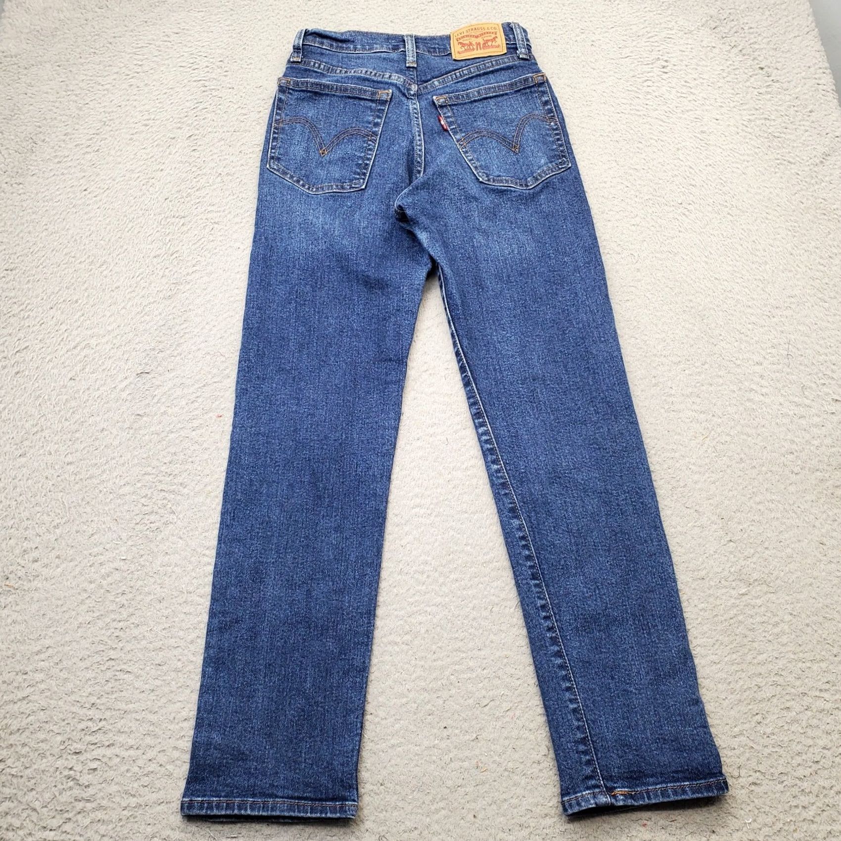 Levi's Levi's Jeans Women's 24x28 Blue Denim Pockets Red Tab Wedgie Straight Button Fly Jeans Womens Size 24 26.25" Inseam 36" Outseam 5-Pocket Design Size 42" / US 20 - 2 Thumbnail