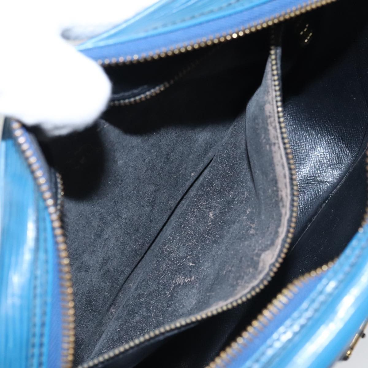 Louis Vuitton LOUIS VUITTON Epi June Feuille Shoulder Bag Blue M52155 Size ONE SIZE - 13 Thumbnail