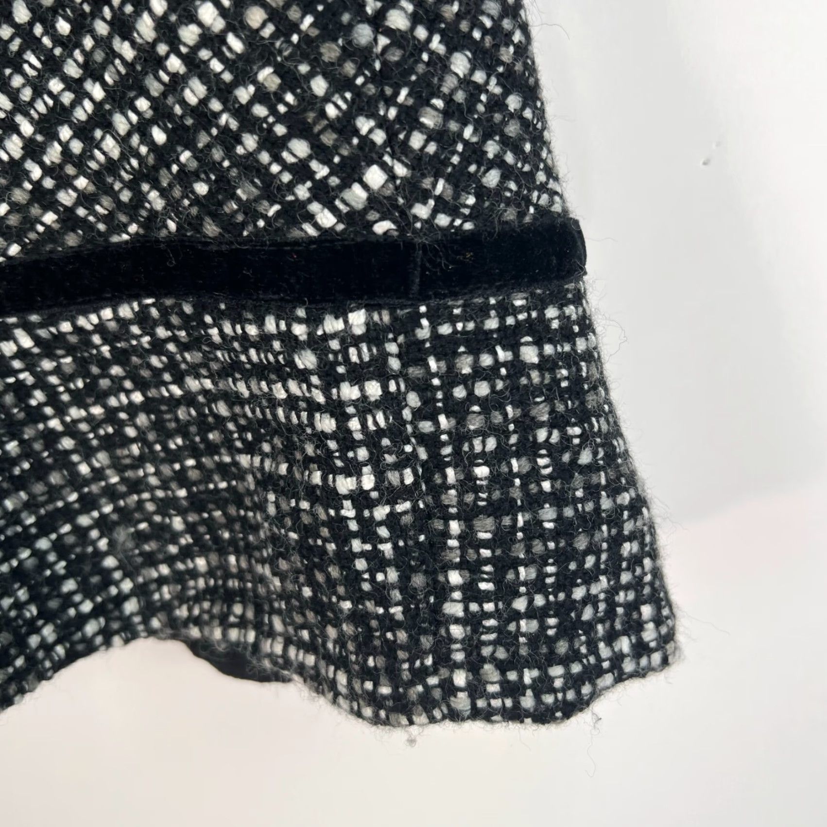Gap Gap Skirt Wool Tweed Black White Grey Flare Knee Length Zip Front 4 Women Size 27" / US 4 / IT 40 - 2 Thumbnail