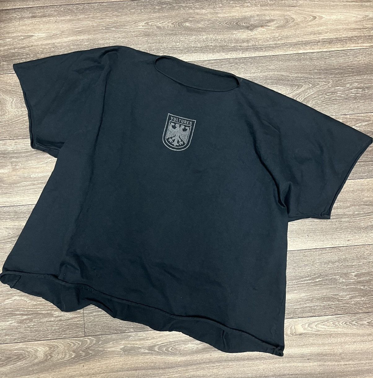 Kanye West Kanye West YZY Vultures Tee 3 Size US XL / EU 56 / 4 - 2 Thumbnail