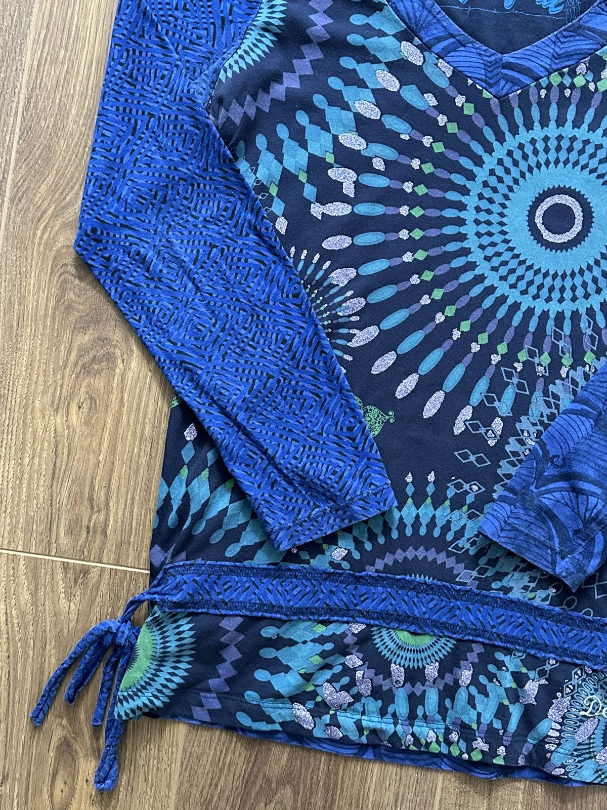 Desigual × Vintage Desigual Blue Printed Cotton V-neck Sweater Size M / US 6-8 / IT 42-44 - 3 Thumbnail