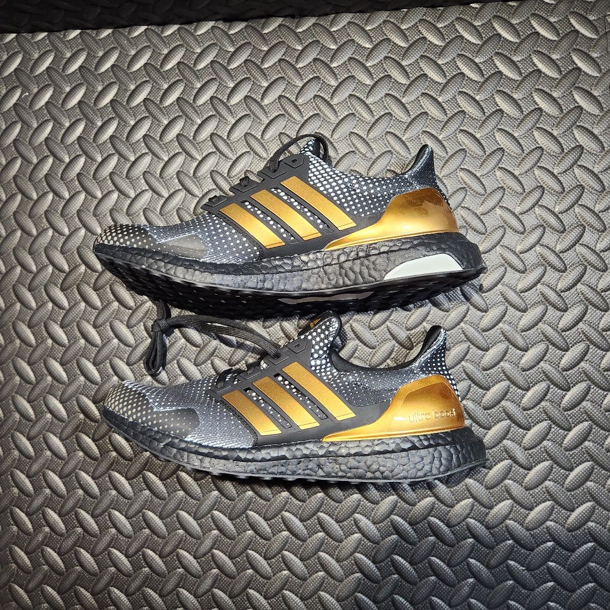 Adidas Ultraboost DNA Mahomes size