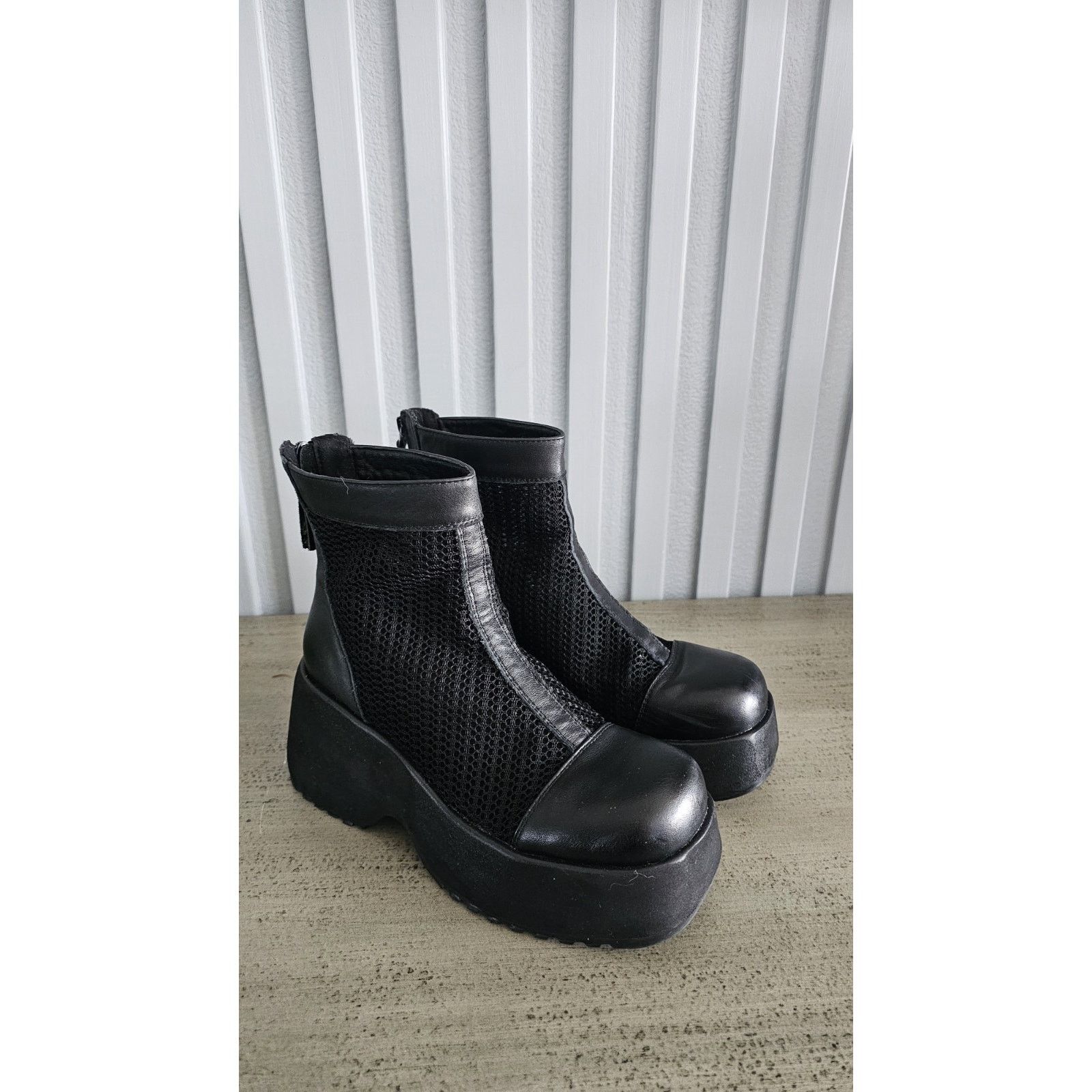 & Other Stories Black Leather and Mesh Platform Boots Ankle Boots Size 7.5 Size US 7.5 / IT 37.5 - 5 Thumbnail