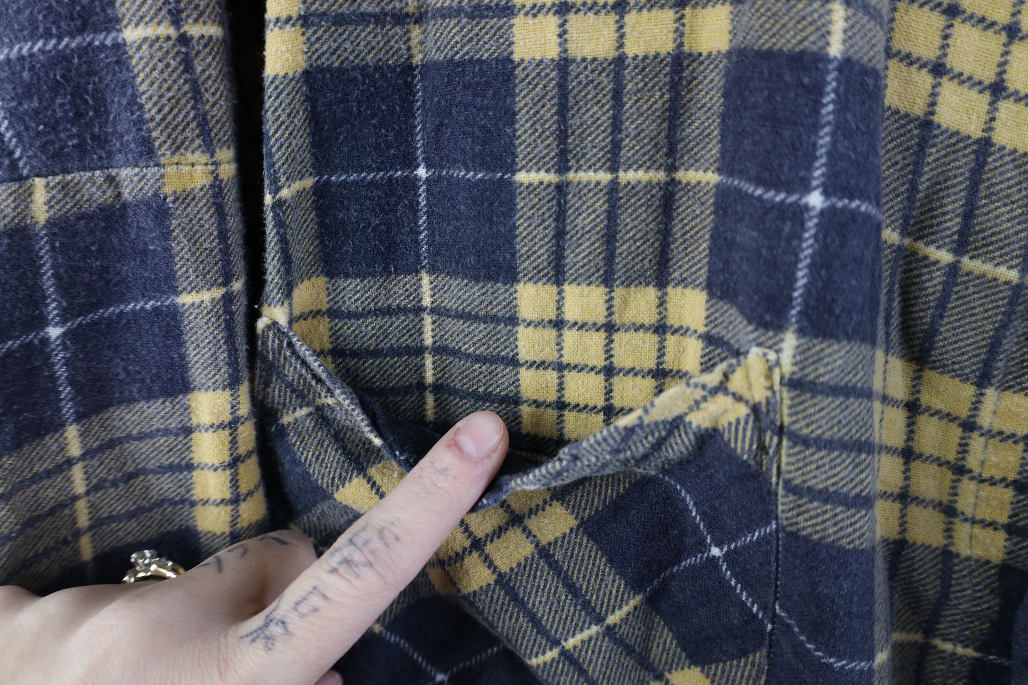 Vintage Vintage 90s Streetwear Flannel Collared Button Shirt Plaid Size US XXL / EU 58 / 5 - 6 Thumbnail