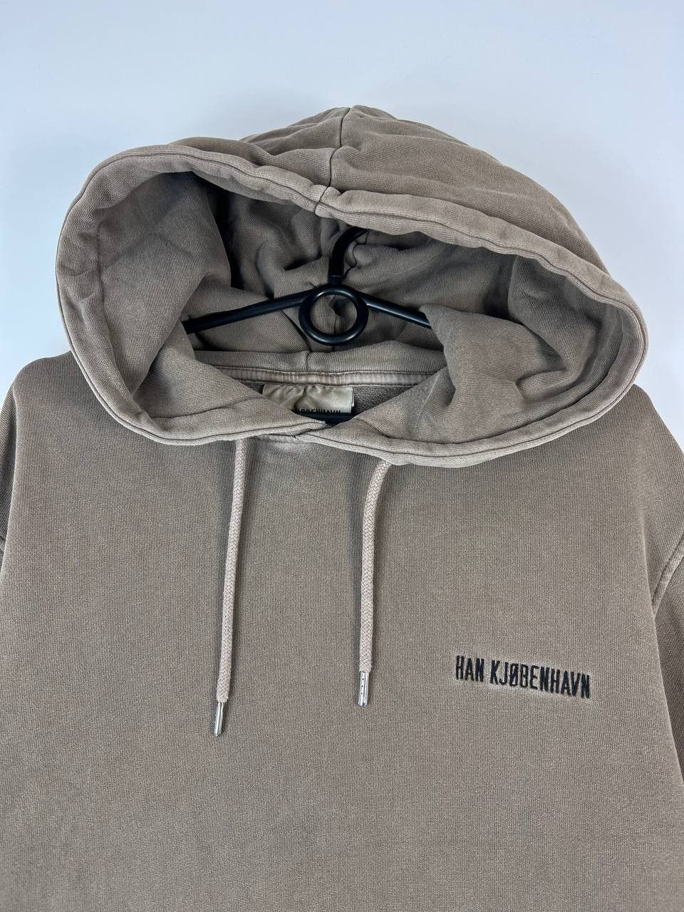 Han Kjobenhavn Han Kjøbenhavn Minimal Logo Hoodie Pullover Brown Size L Size US L / EU 52-54 / 3 - 2 Thumbnail