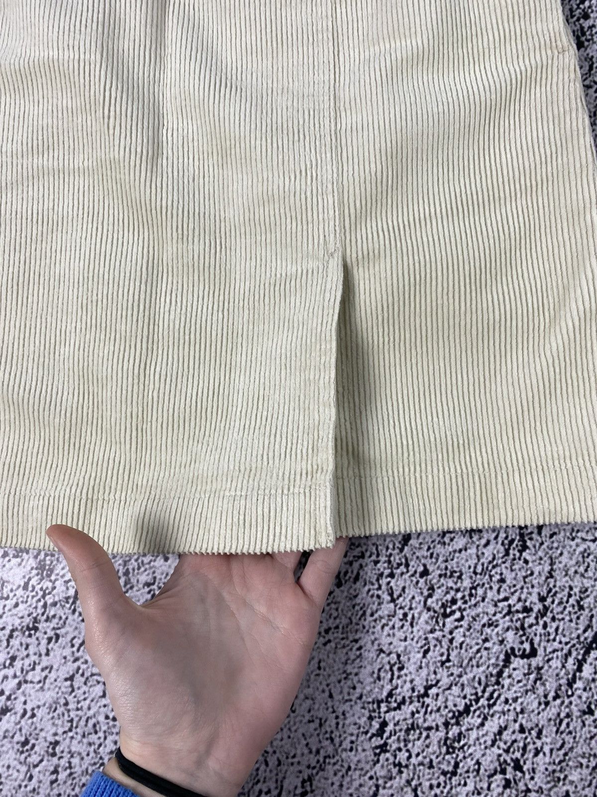 Uniqlo Vintage Y2K corduroy Uniqlo mini skirt 00s oldmoney style Size 26" / US 2 / IT 38 - 4 Thumbnail