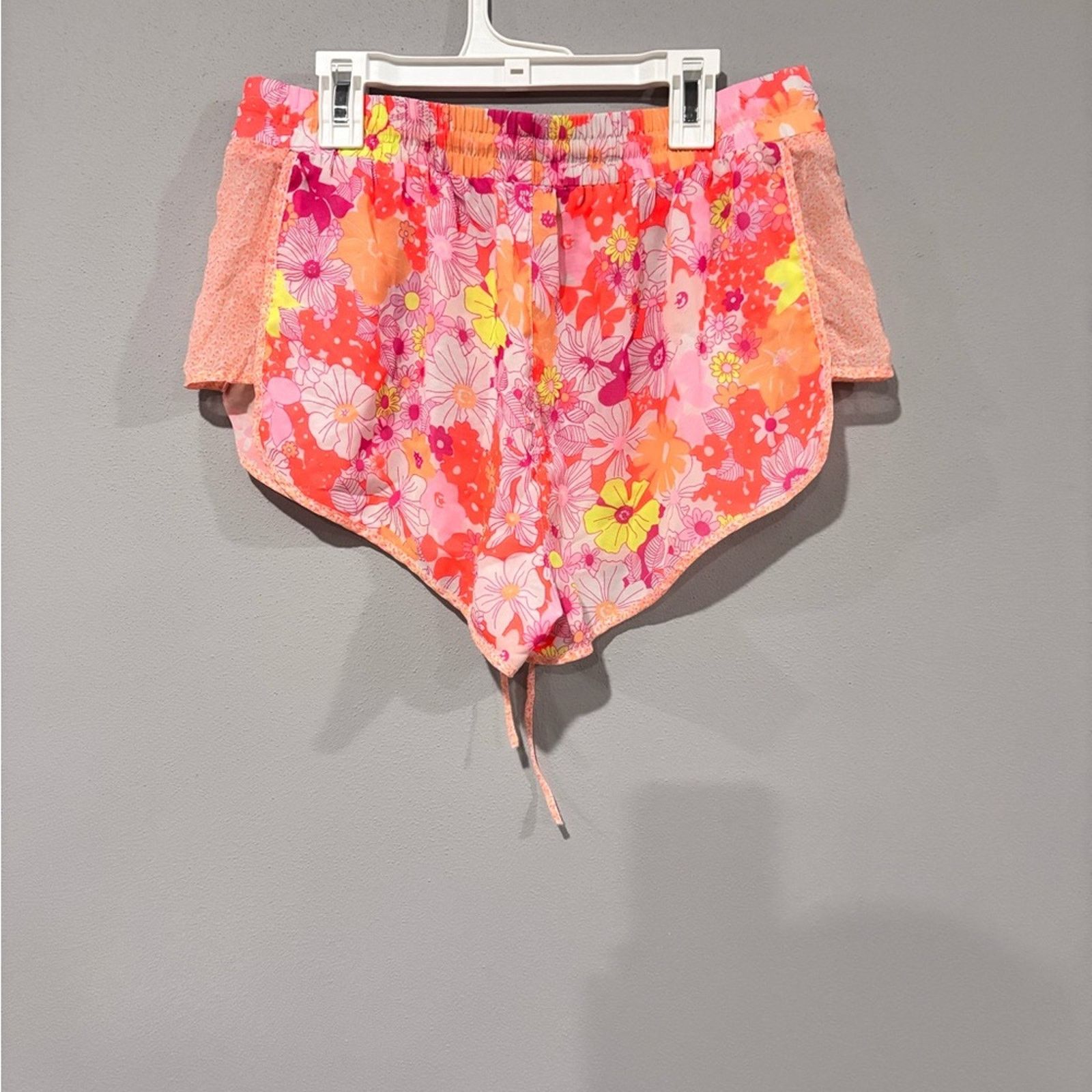 Victoria's Secret Victoria's Secret Vibrant Floral Shorts Size 34" / US 12 / IT 48 - 4 Thumbnail