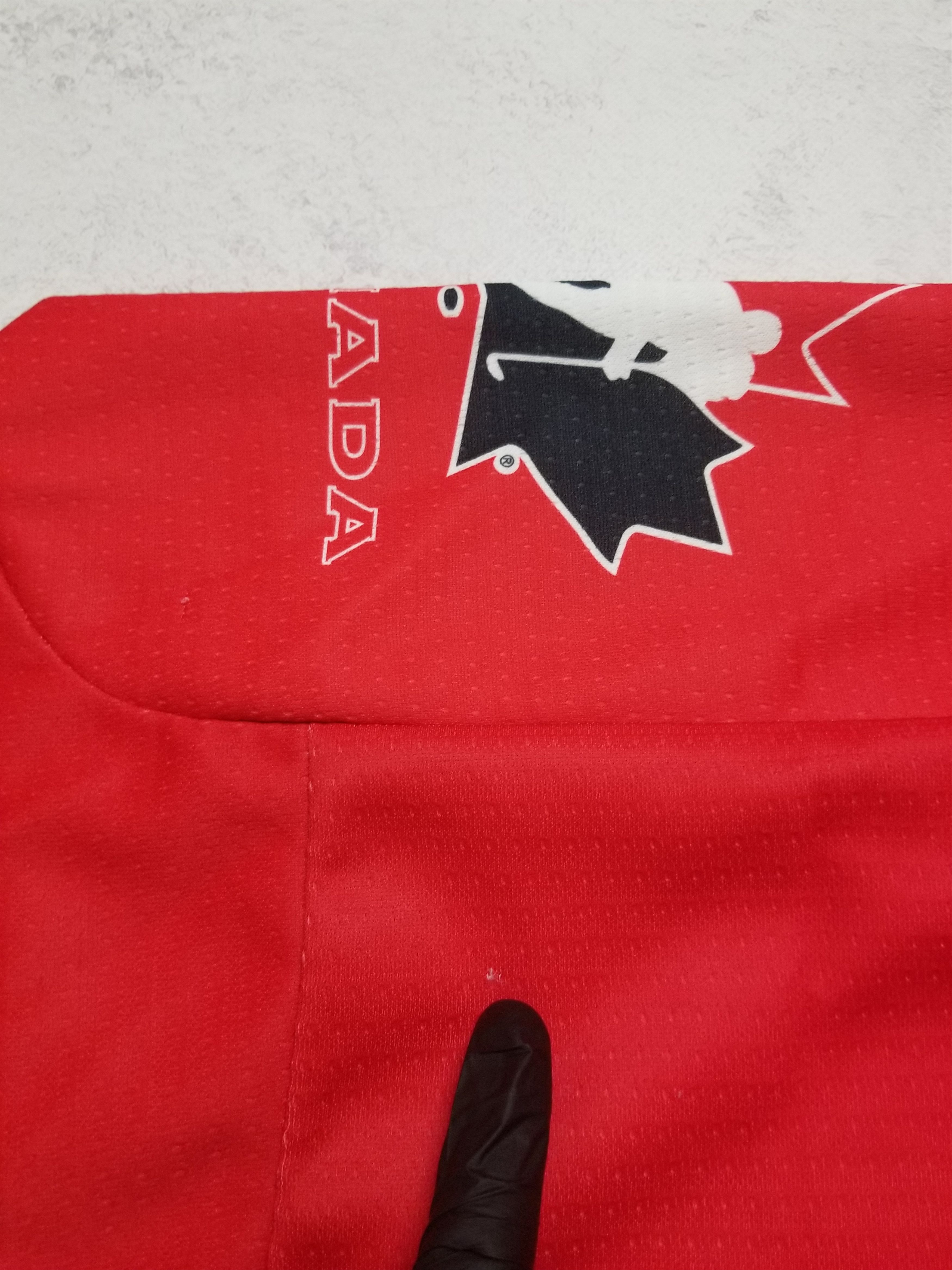 Other VTG 90 Olympic Team Canada Bauer AUTHENTIC Hockey #22 Jersey Size US L / EU 52-54 / 3 - 5 Thumbnail