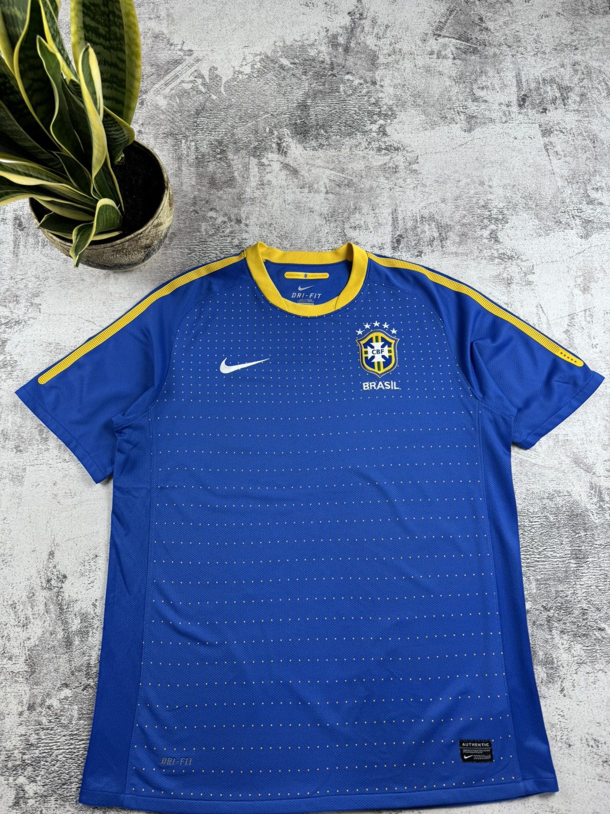 Nike Nike BRAZIL Away 2010/2011 National Football T Shirt Jersey Size US L / EU 52-54 / 3 - 4 Thumbnail